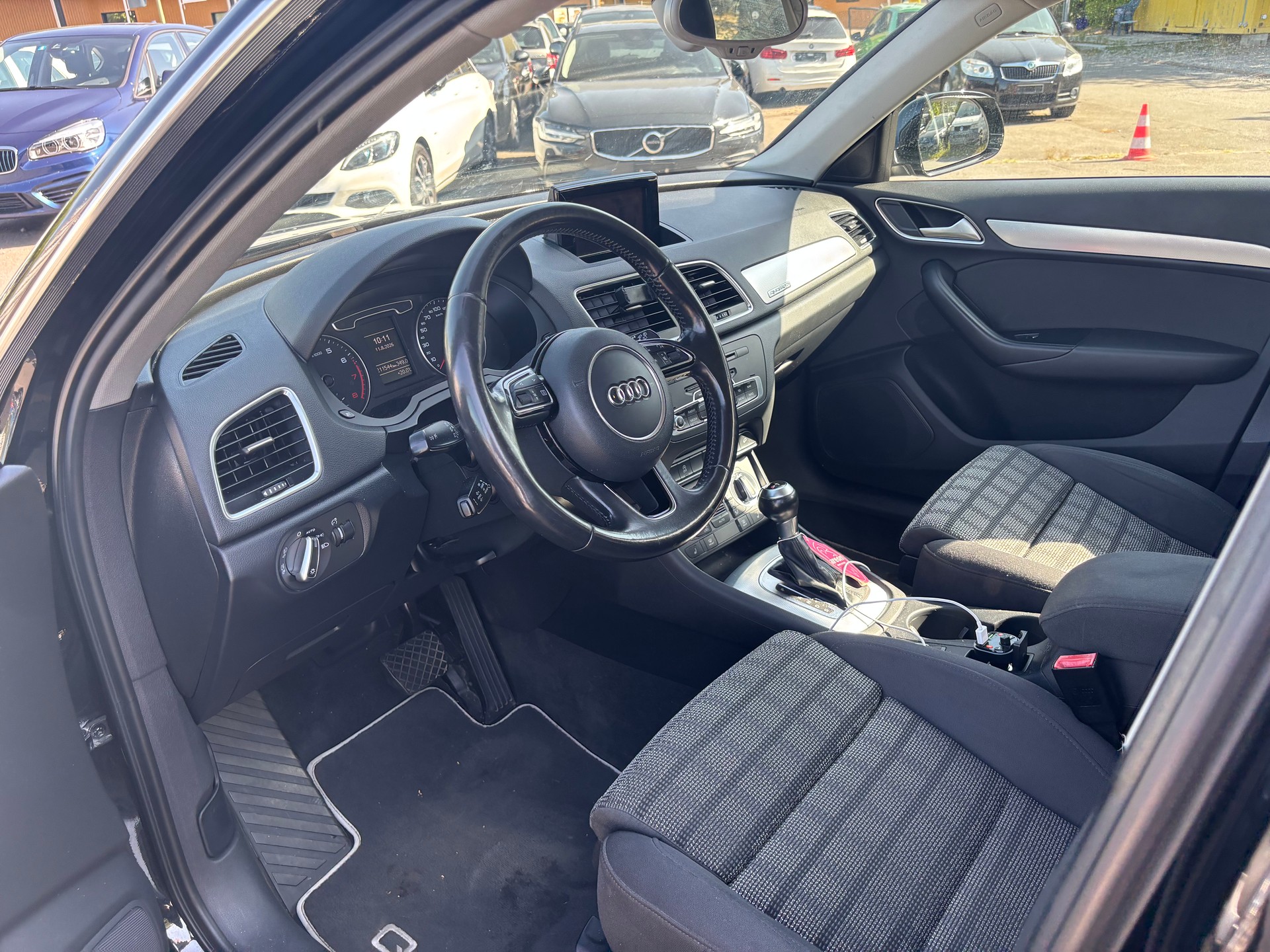 AUDI Q3 2.0 TFSI quattro S-tronic S-Line-image-10
