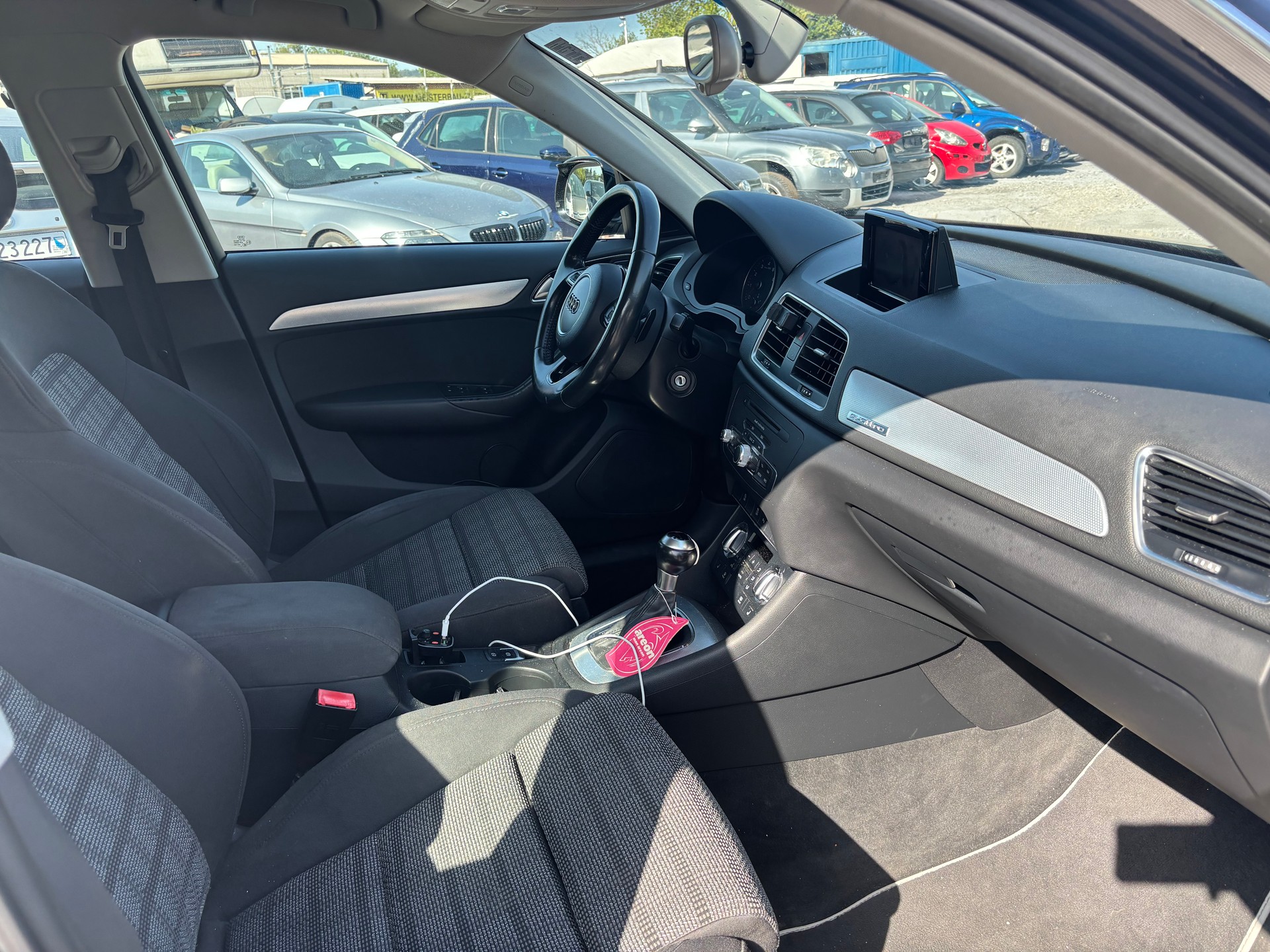 AUDI Q3 2.0 TFSI quattro S-tronic S-Line-image-14