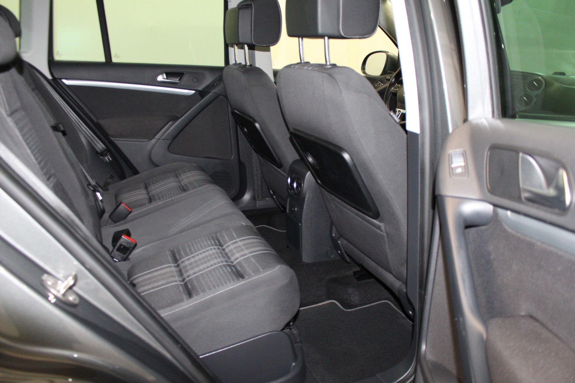VW Tiguan 2.0 TDI BMT Start-image-9