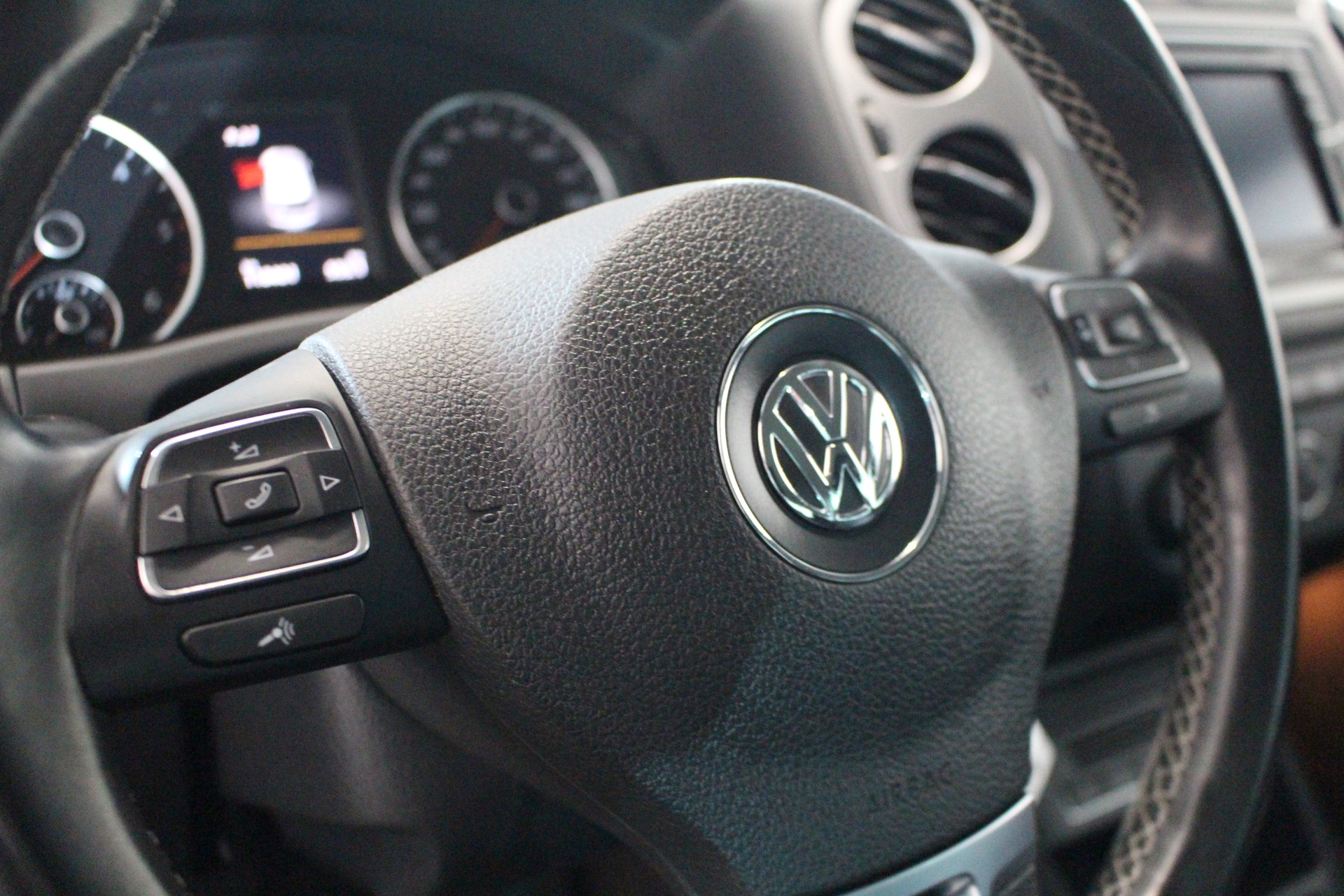 VW Tiguan 2.0 TDI BMT Start-image-13