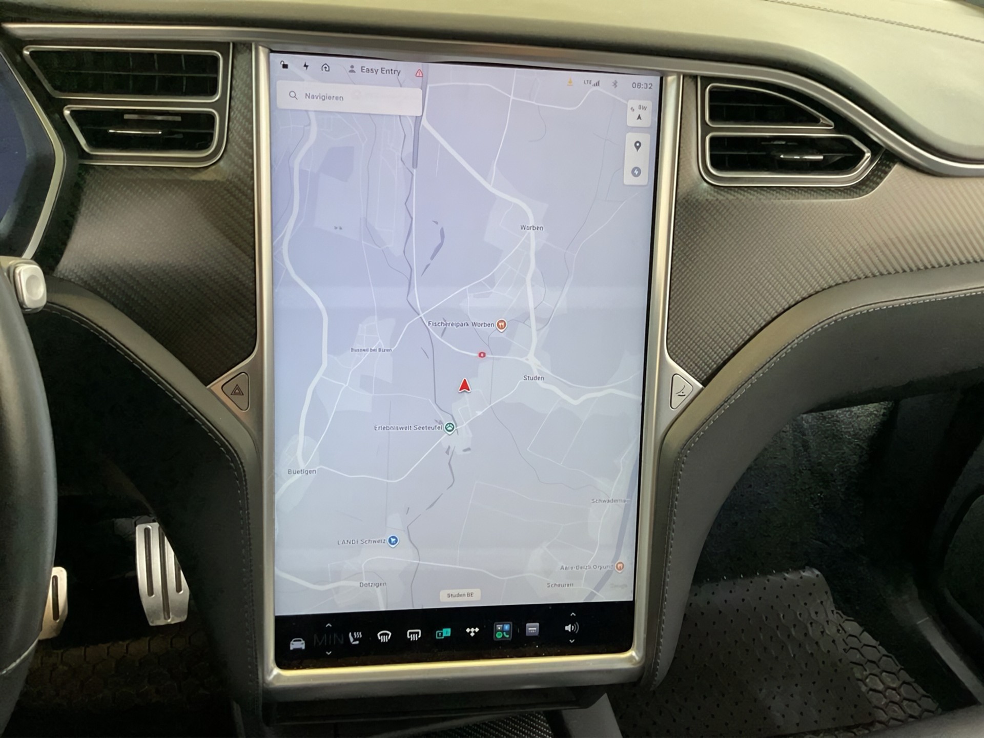 TESLA Model X 75 D-image-6