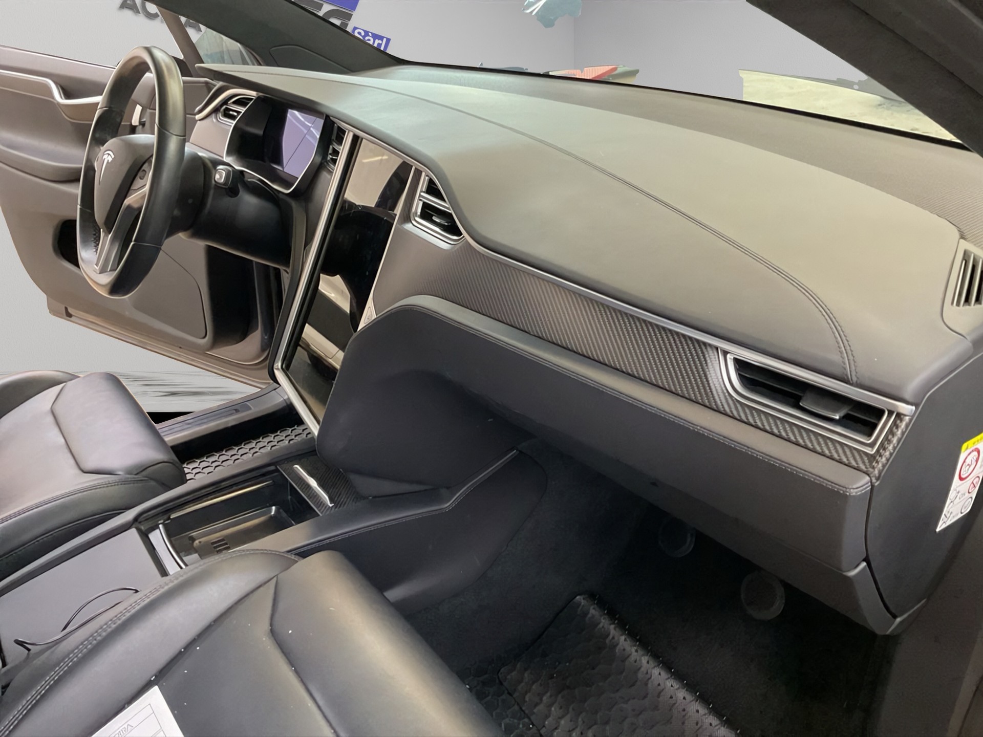 TESLA Model X 75 D-image-9