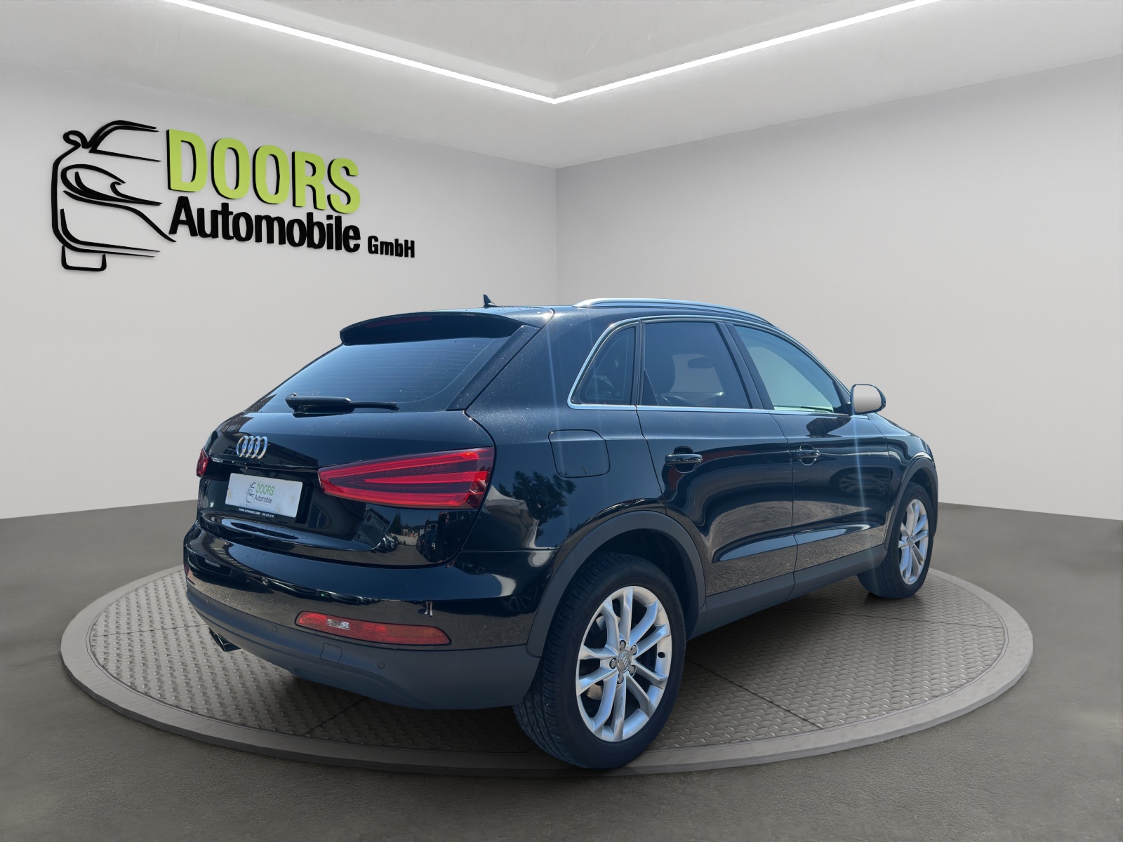 AUDI Q3 2.0 TDI quattro S-tronic-image-4