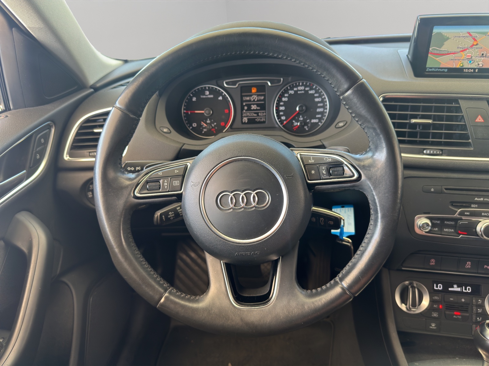 AUDI Q3 2.0 TDI quattro S-tronic-image-14