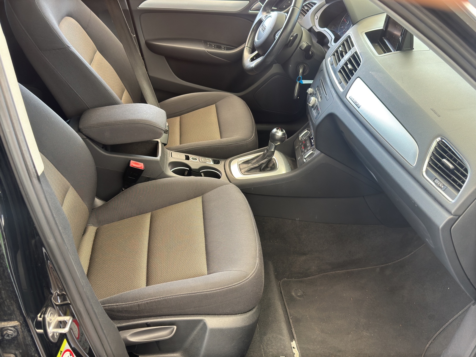 AUDI Q3 2.0 TDI quattro S-tronic-image-10