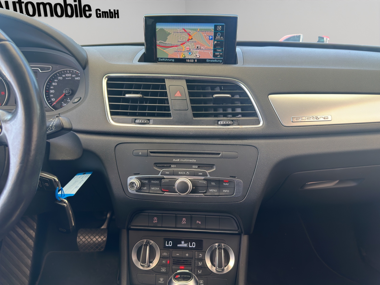 AUDI Q3 2.0 TDI quattro S-tronic-image-12