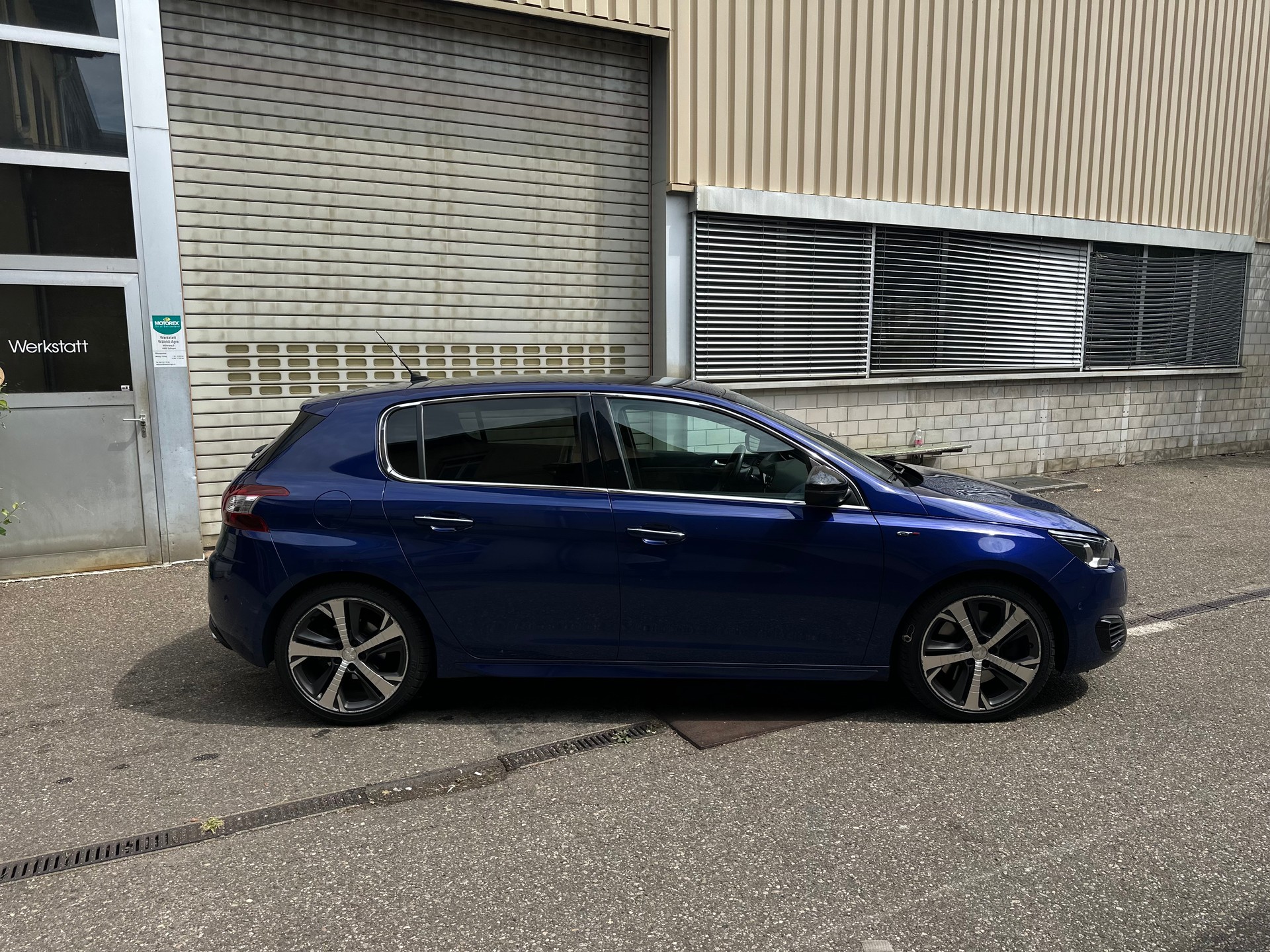 PEUGEOT 308 2.0 BlueHDI GT Automatic-image-3