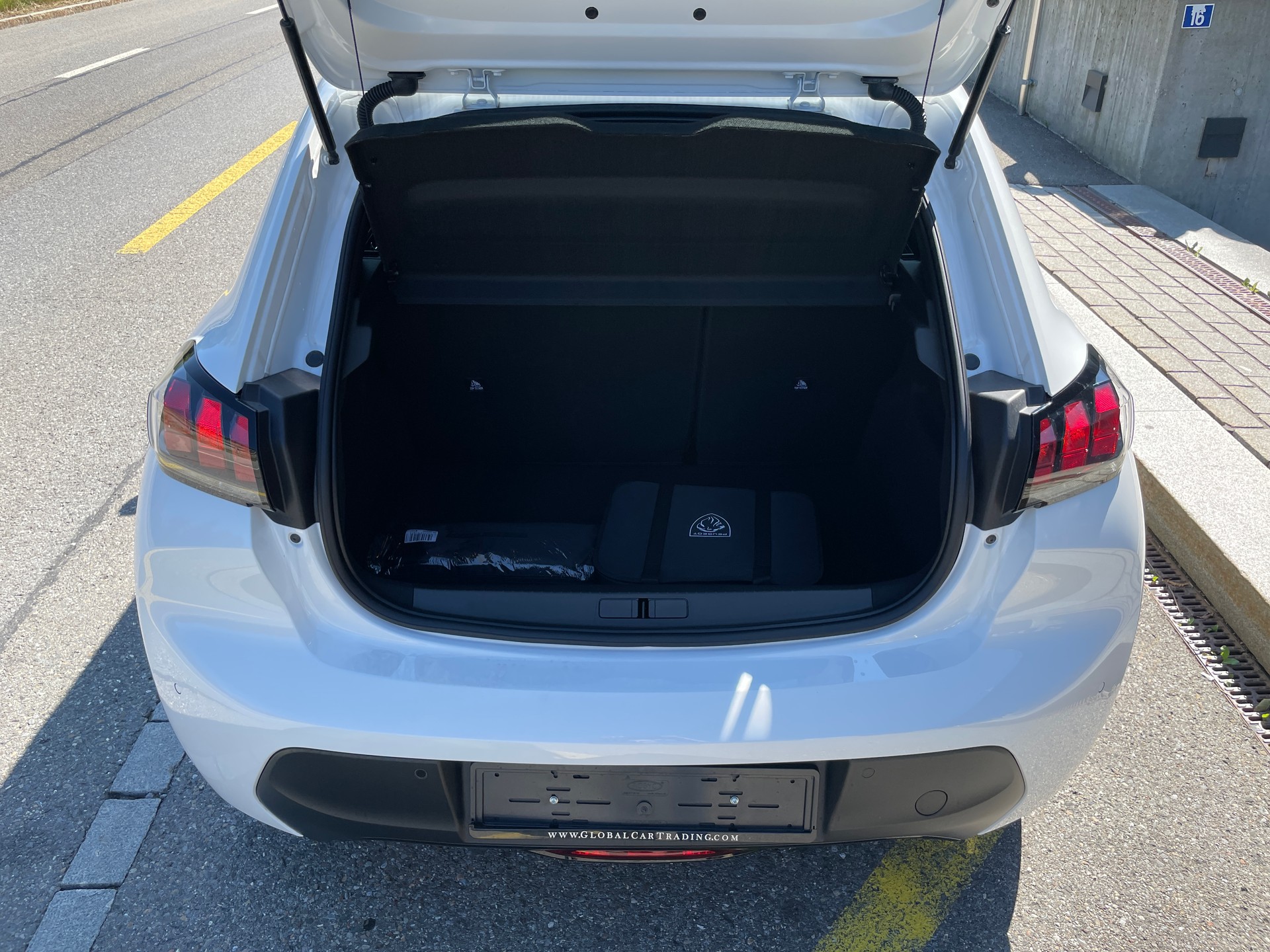 PEUGEOT 208 Elektrik Active Pack, 3-Phasenladung-image-6