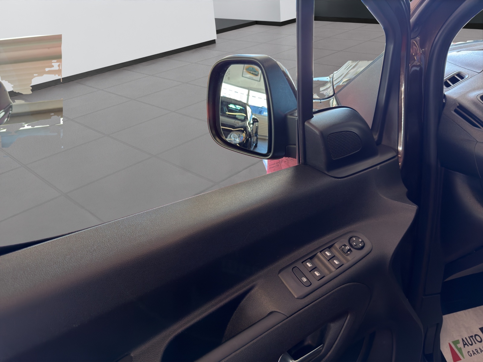 OPEL Combo Life XL 1.2 Innovation-image-17