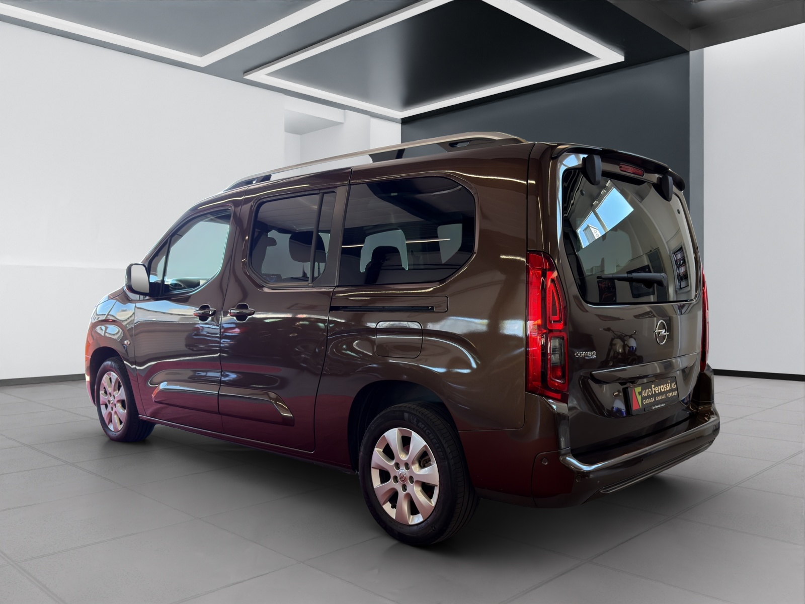 OPEL Combo Life XL 1.2 Innovation-showroom-element-3