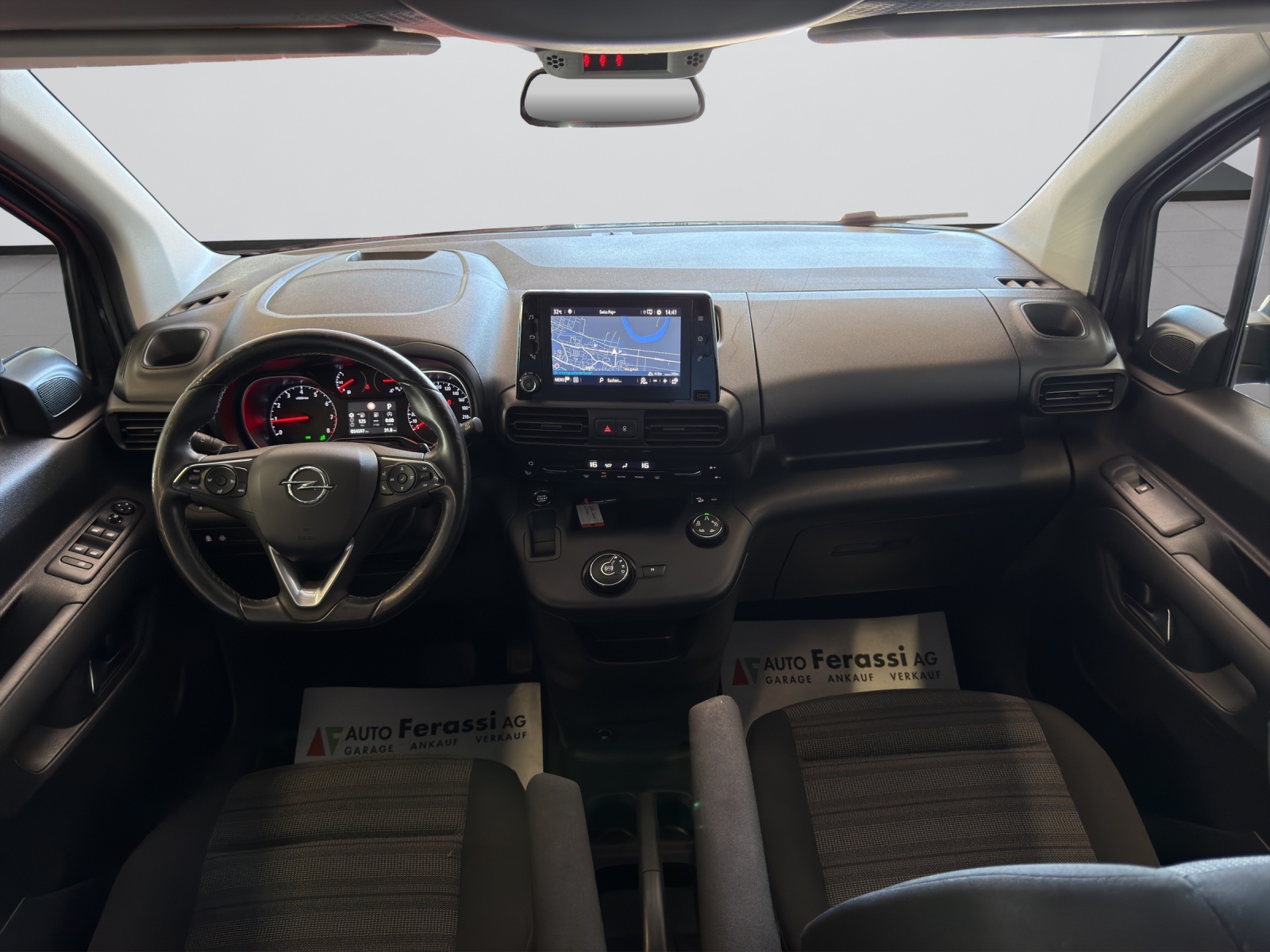 OPEL Combo Life XL 1.2 Innovation-image-11