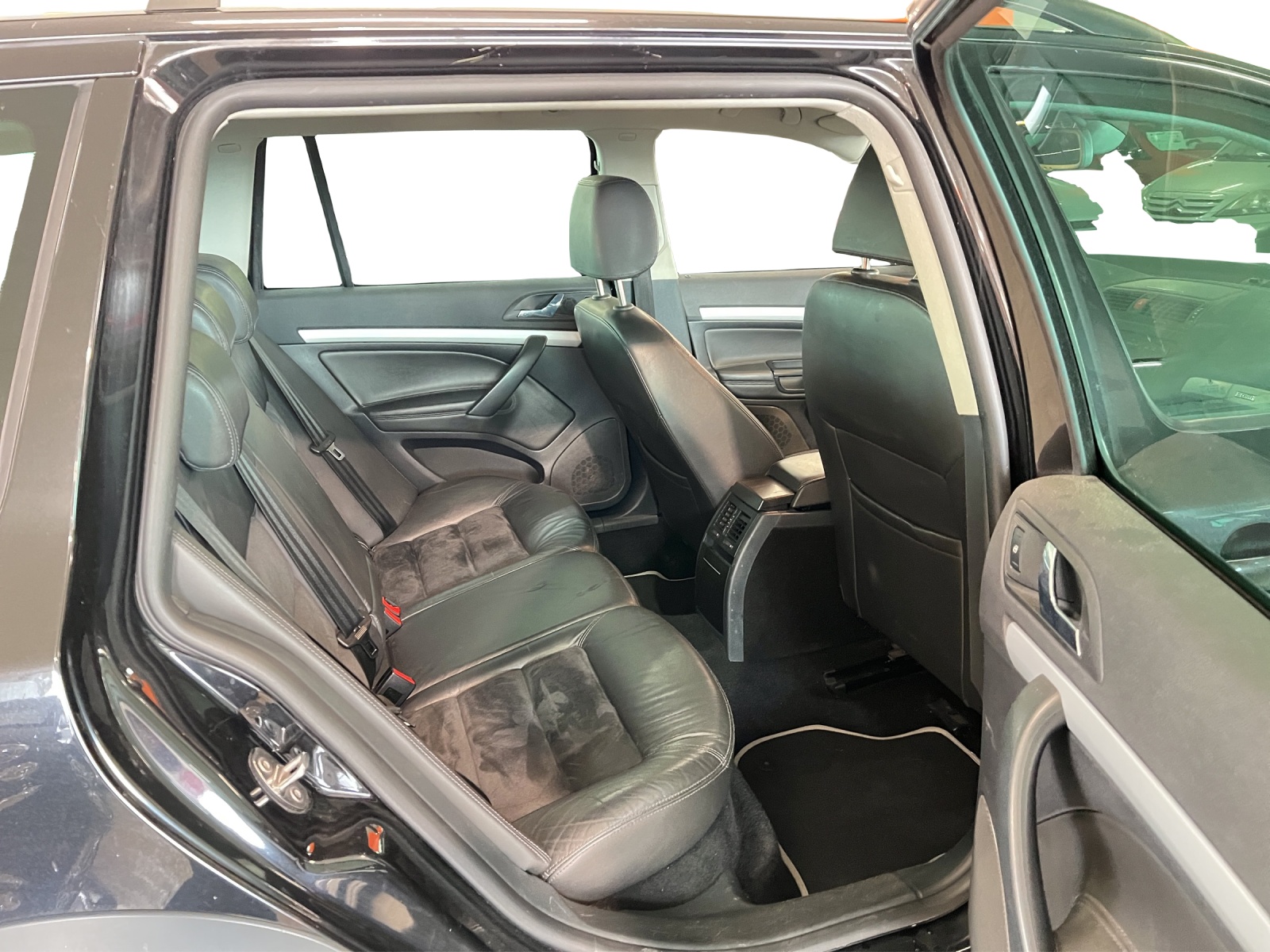 SKODA Octavia Scout 2.0 TDI 4x4-image-7