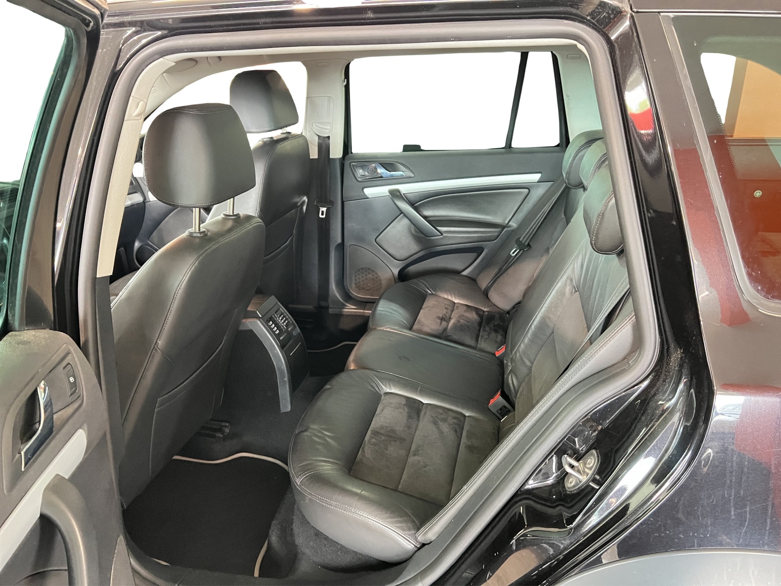 SKODA Octavia Scout 2.0 TDI 4x4-image-9