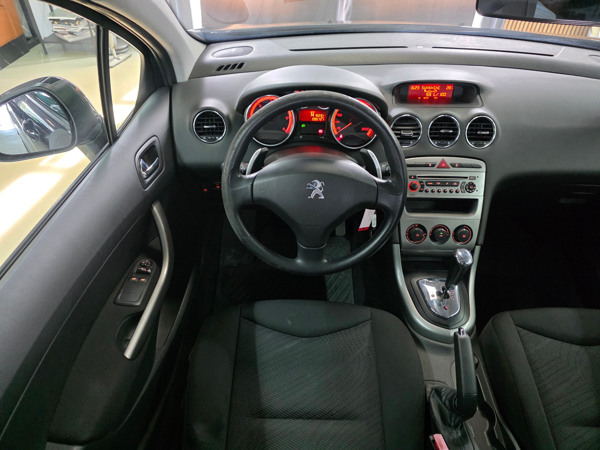 PEUGEOT 308 SW 1.6 HDI Access EGS6-image-10