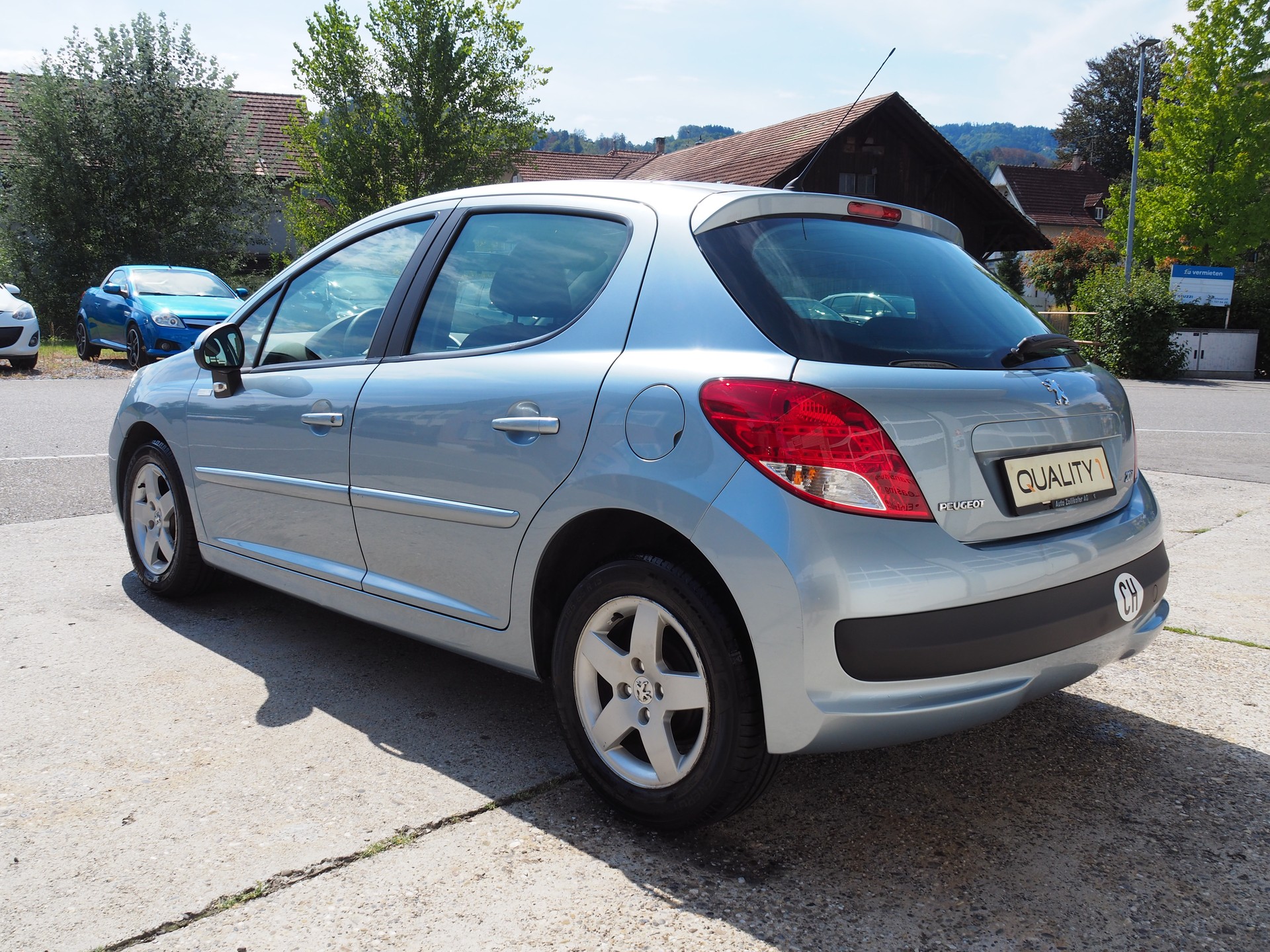 PEUGEOT 207 1.4 16V Millesim 200-image-8