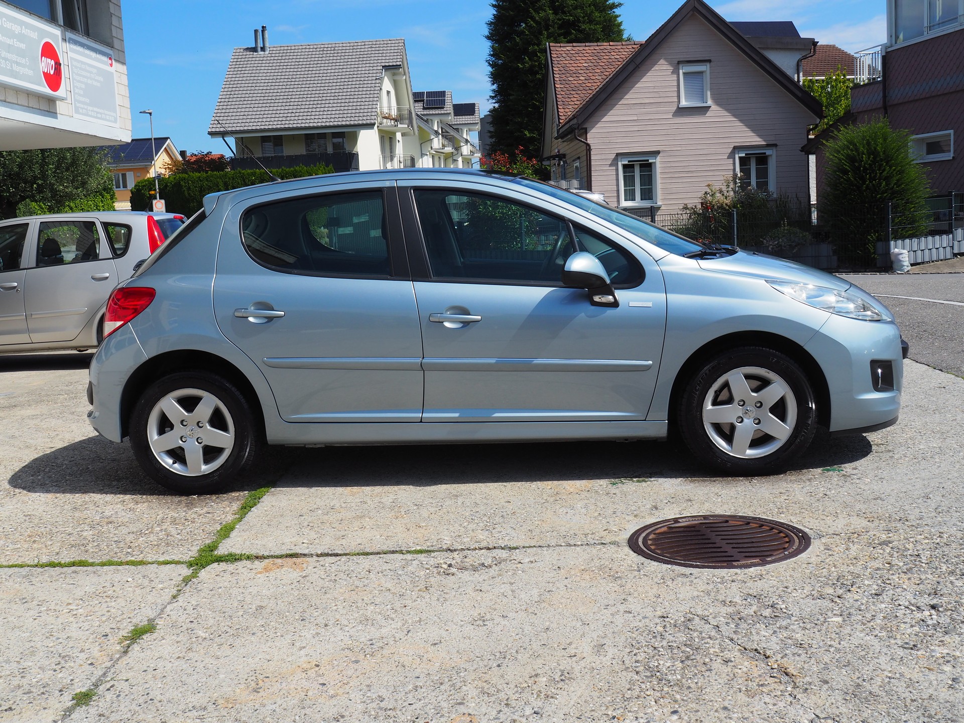PEUGEOT 207 1.4 16V Millesim 200-image-6