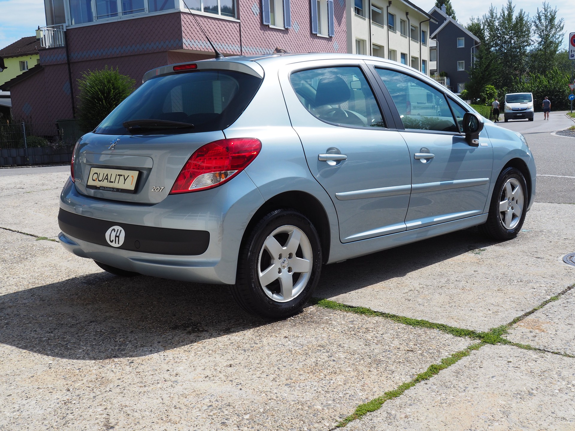 PEUGEOT 207 1.4 16V Millesim 200-image-7