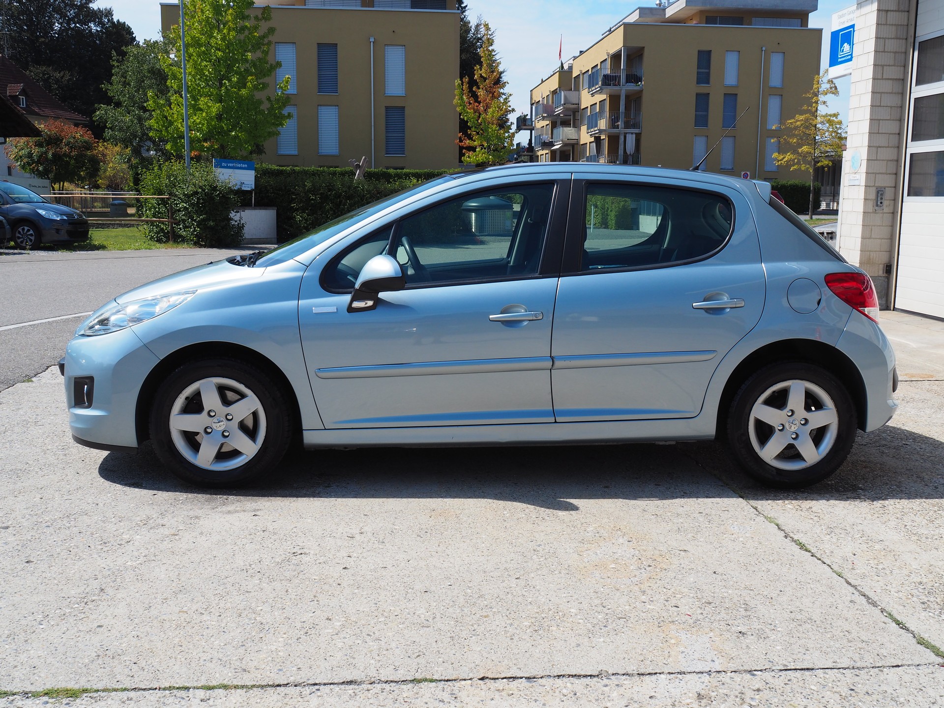 PEUGEOT 207 1.4 16V Millesim 200-image-1