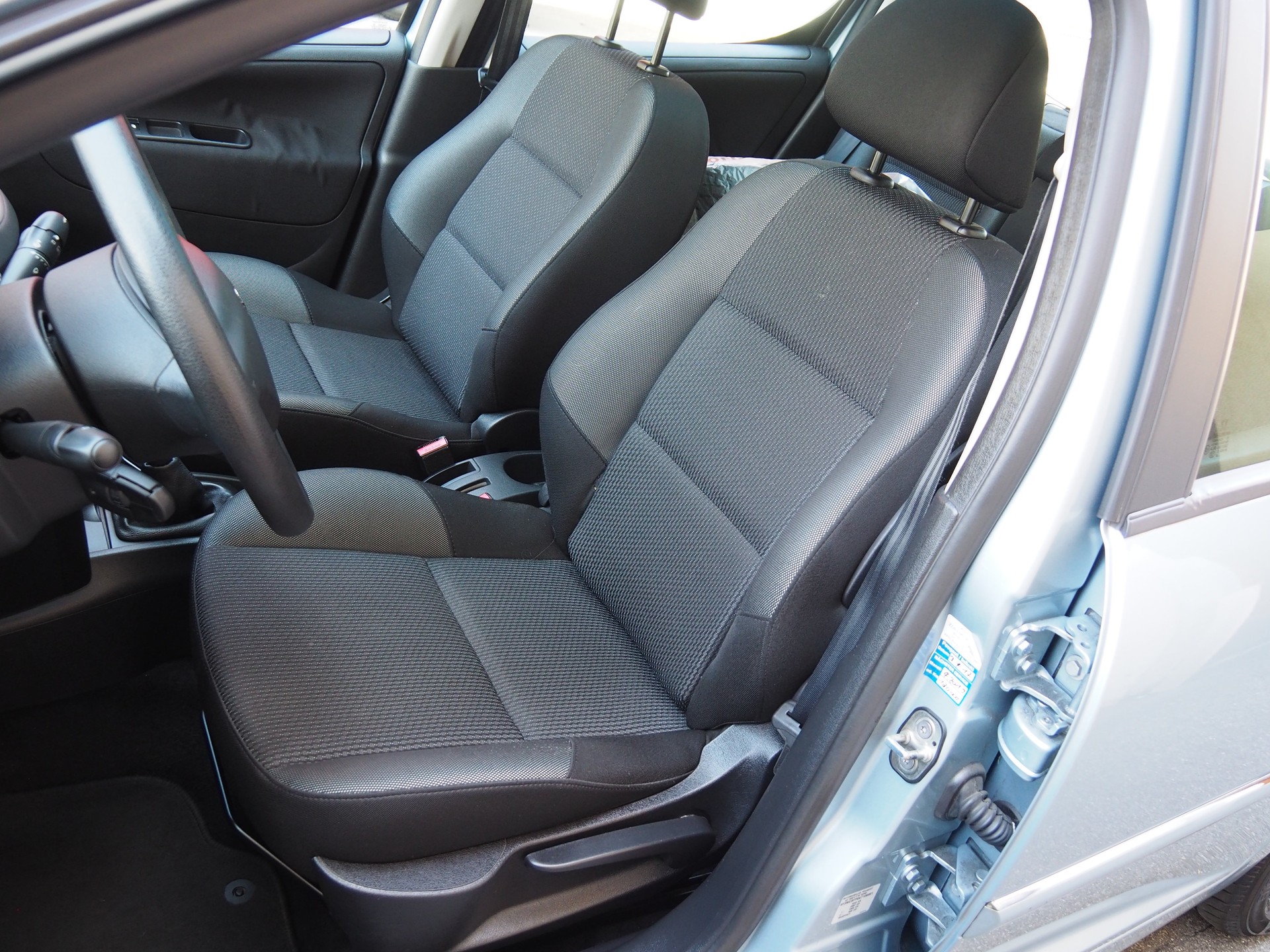 PEUGEOT 207 1.4 16V Millesim 200-image-12