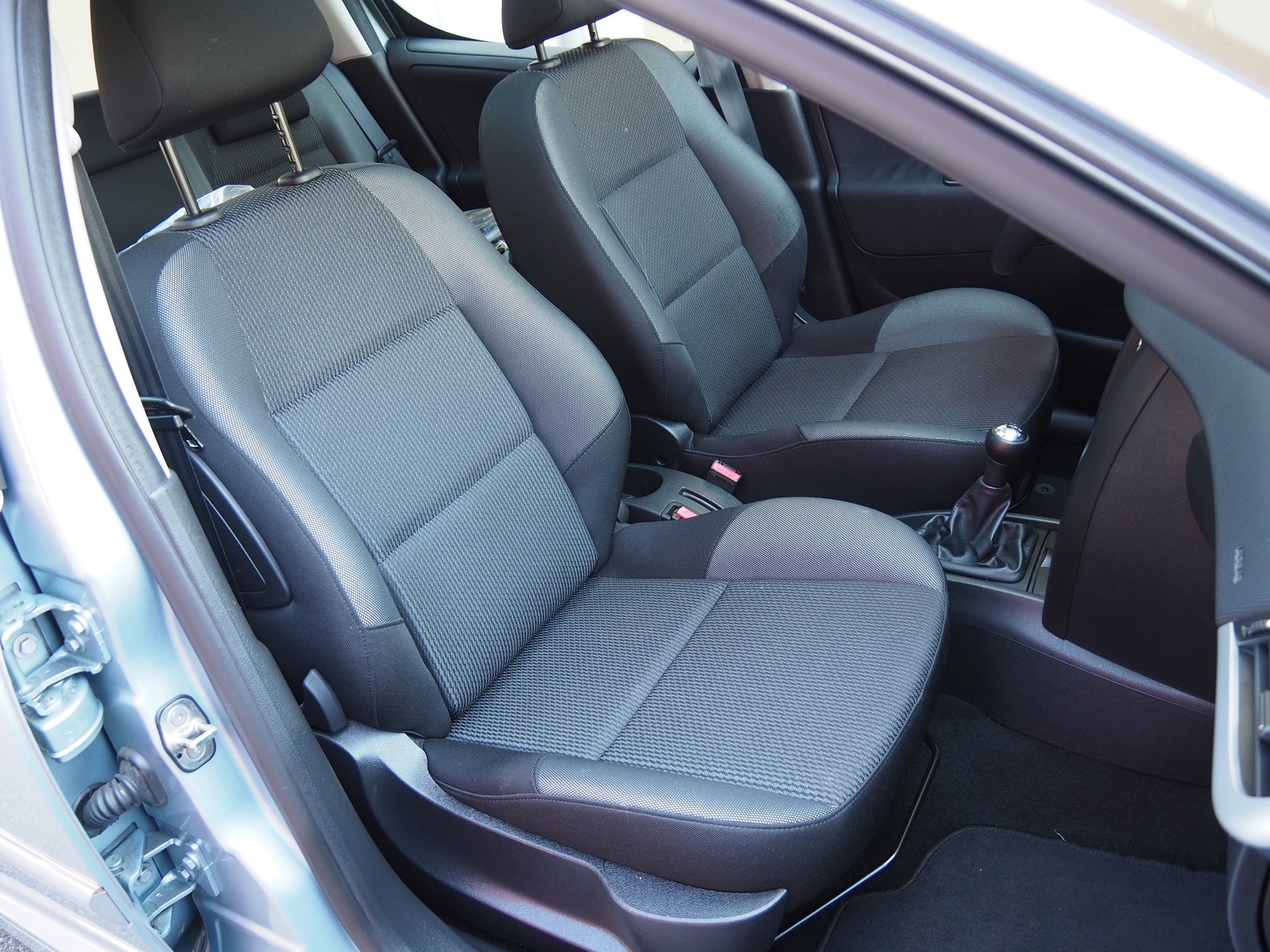 PEUGEOT 207 1.4 16V Millesim 200-image-14