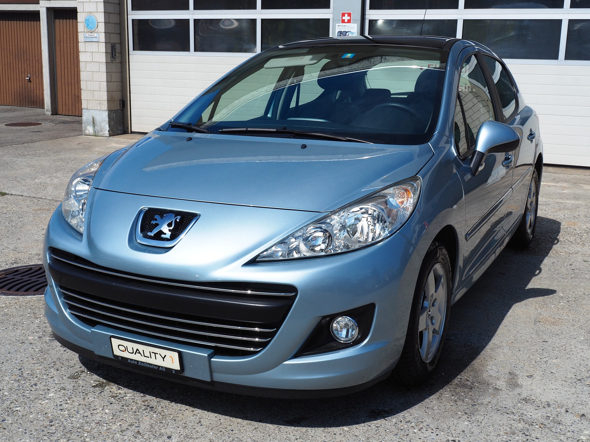 PEUGEOT 207 1.4 16V Millesim 200-image-2