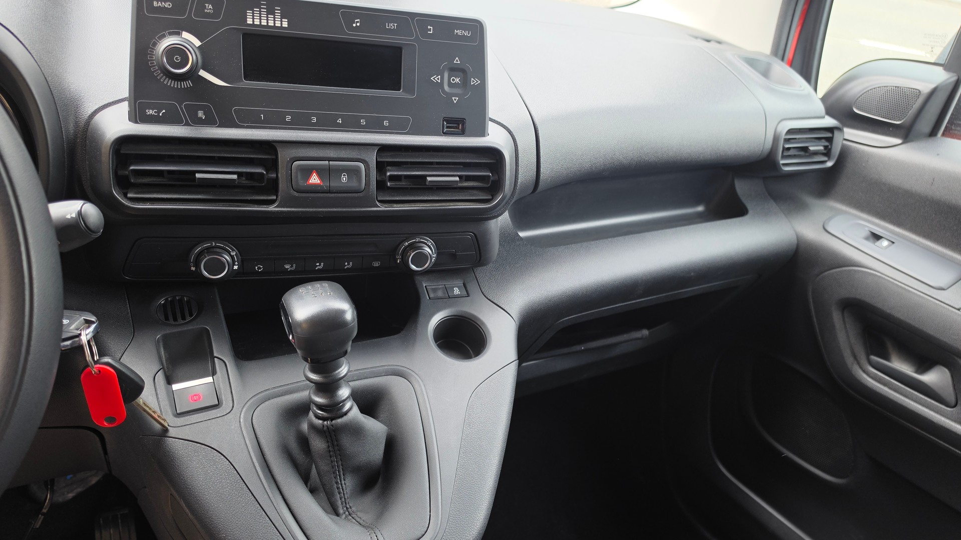 CITROEN 1.2 KOMBI STT-image-7