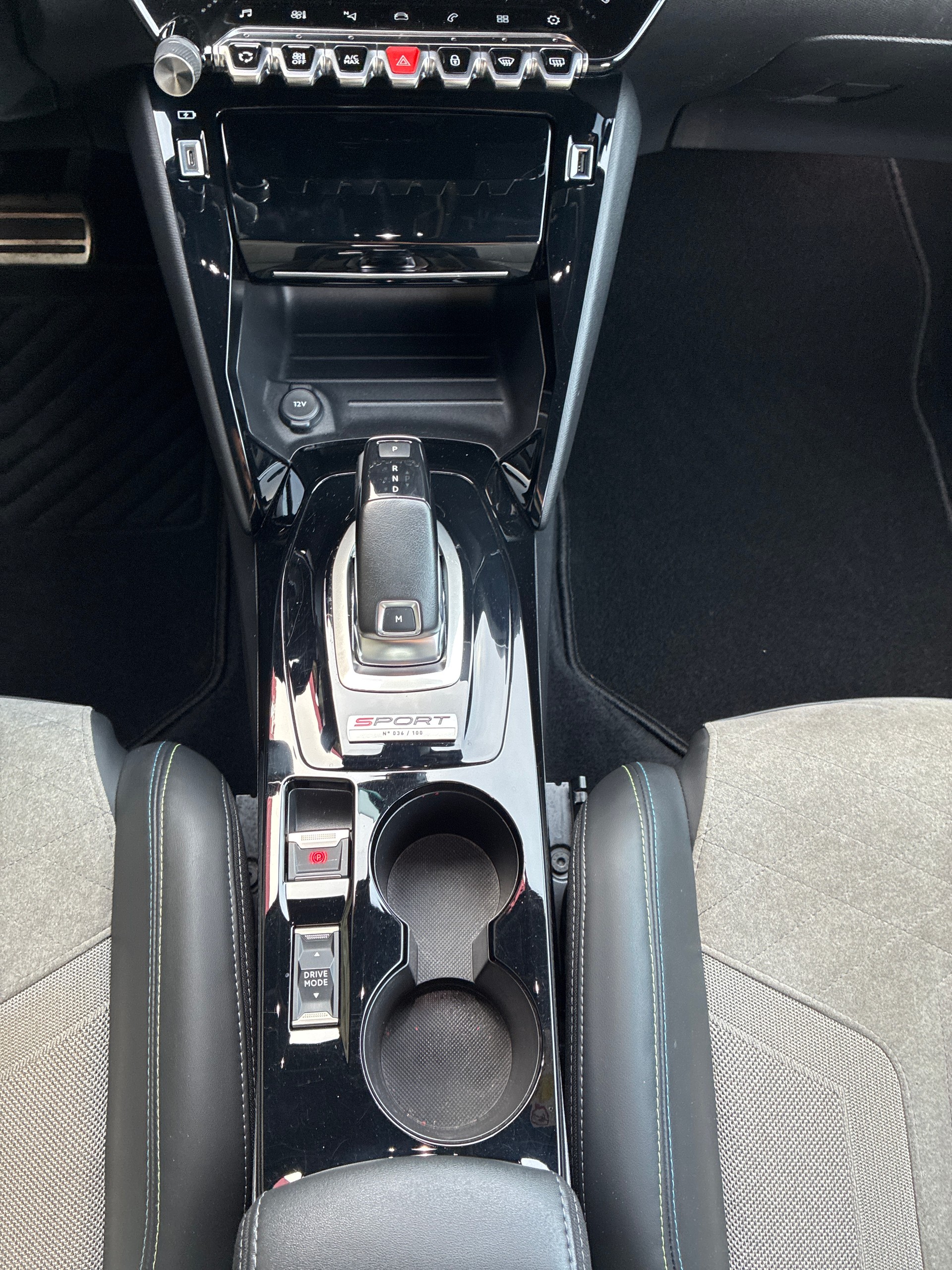 PEUGEOT 208 1.2 PureTech GT Pack EAT8 (Sport Ed. Nr.36/100)-image-11