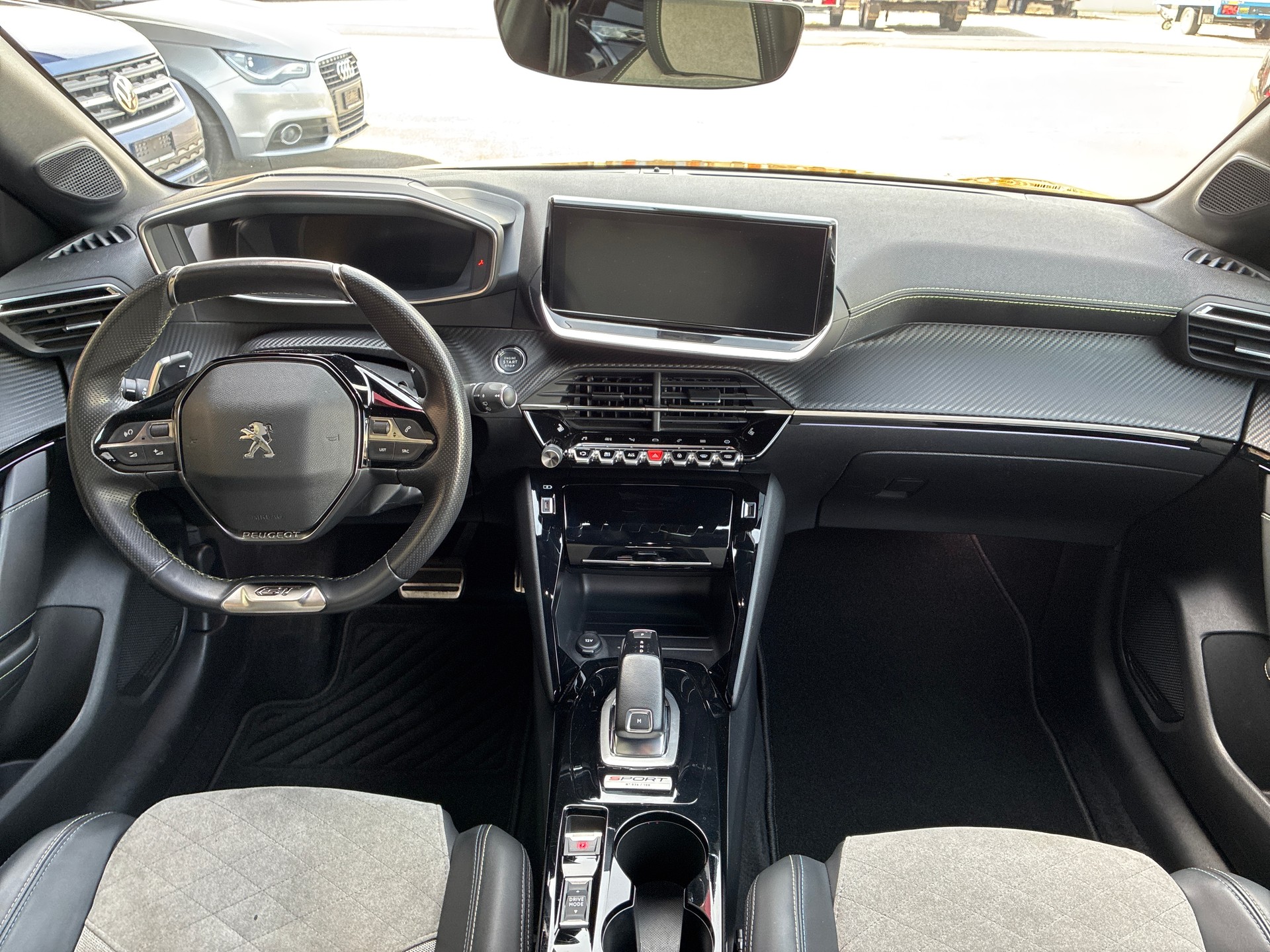 PEUGEOT 208 1.2 PureTech GT Pack EAT8 (Sport Ed. Nr.36/100)-image-9