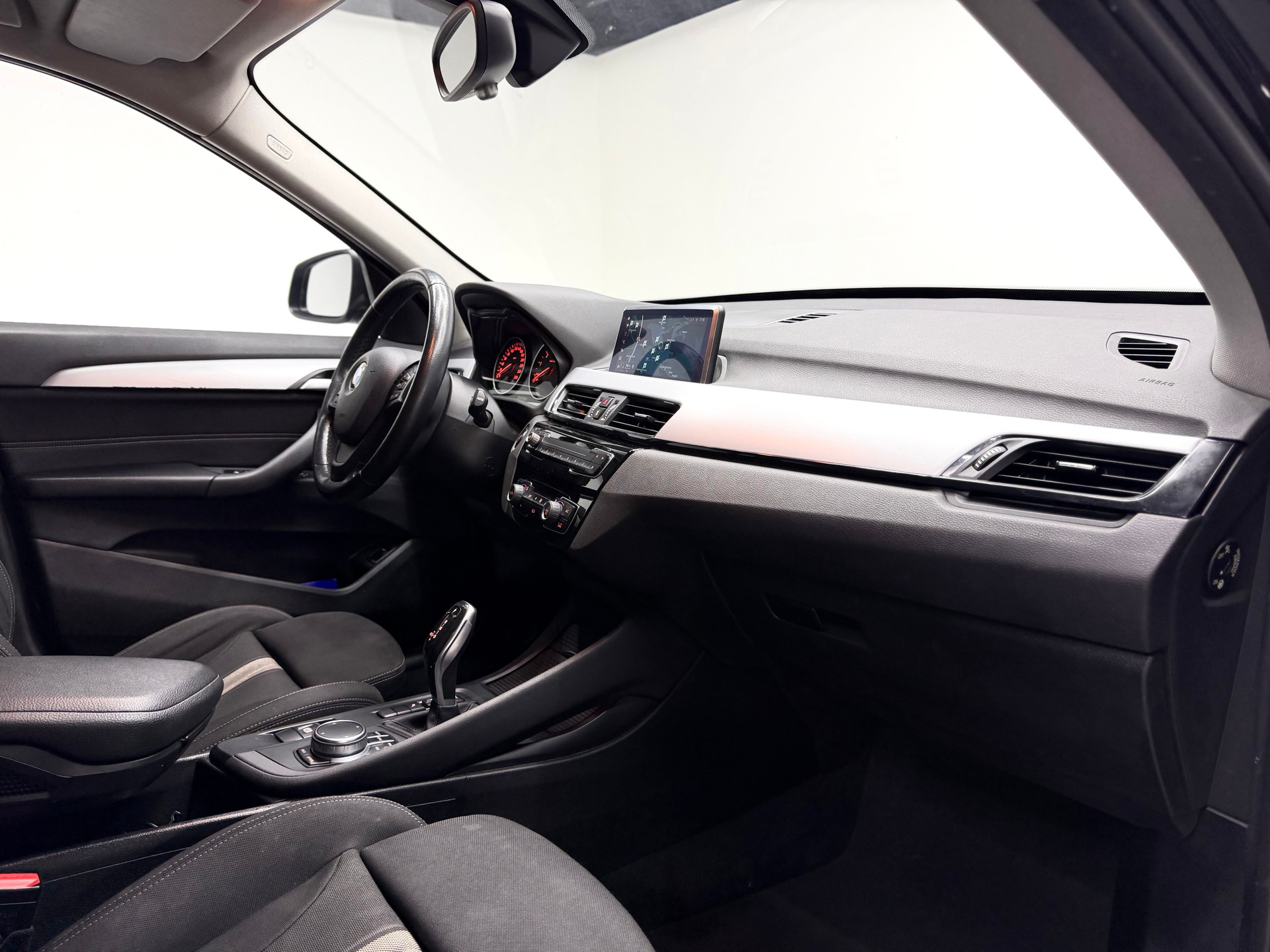 BMW X1 sDrive 18i Sport Line Steptronic DSK-image-11