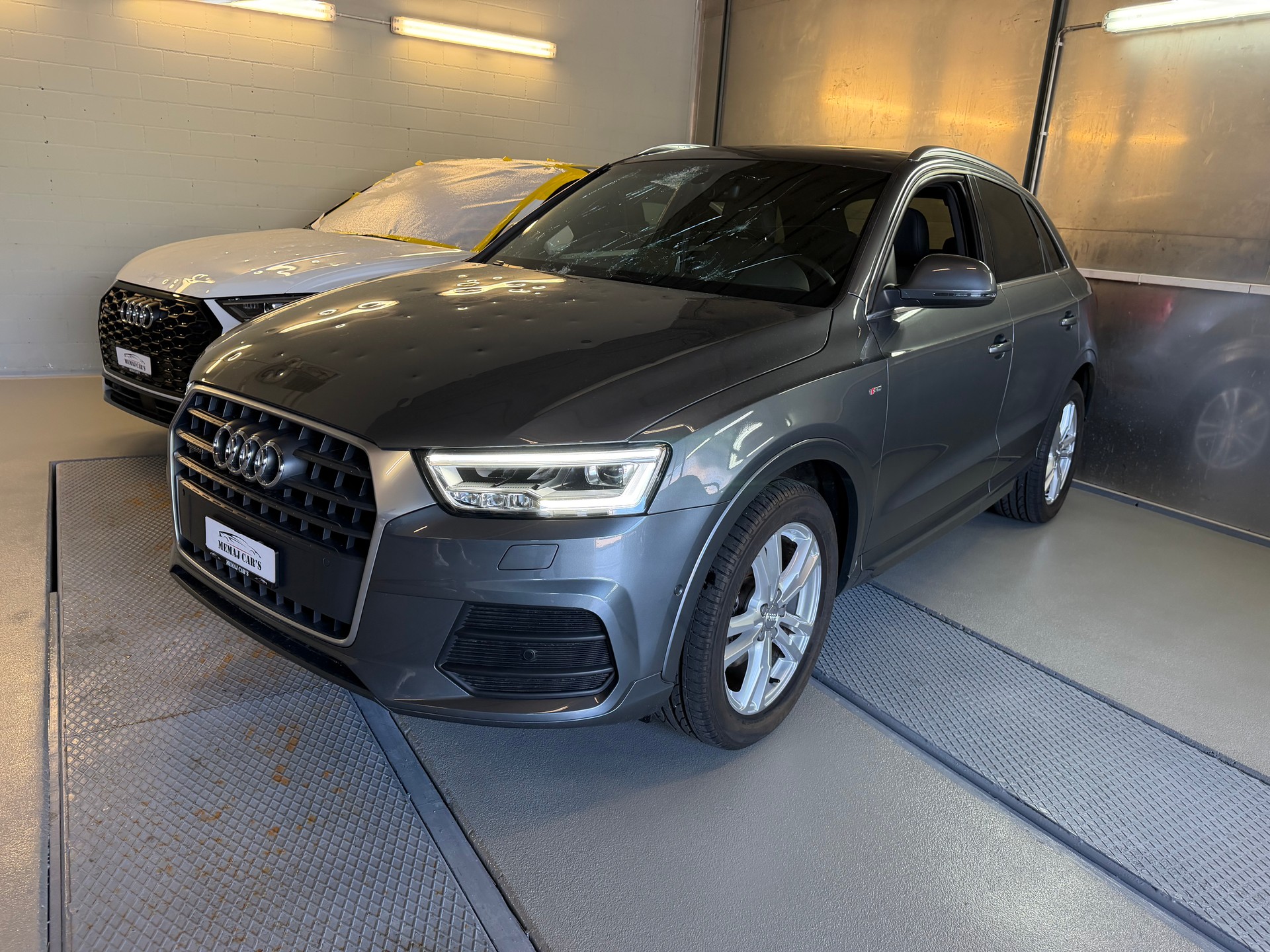 AUDI Q3 2.0 TDI sport quattro S-tronic-showroom-element-1