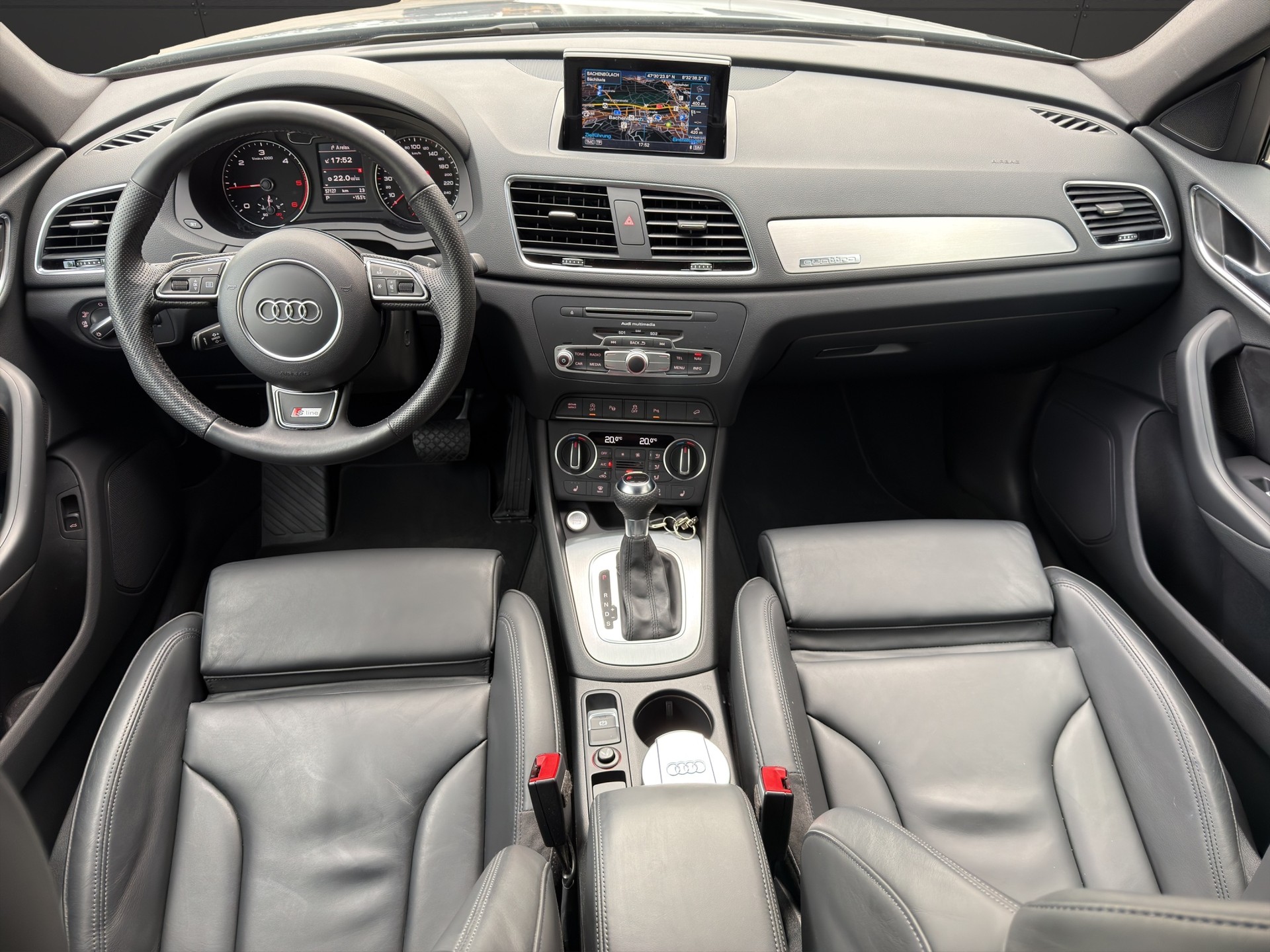 AUDI Q3 2.0 TDI sport quattro S-tronic-showroom-element-3