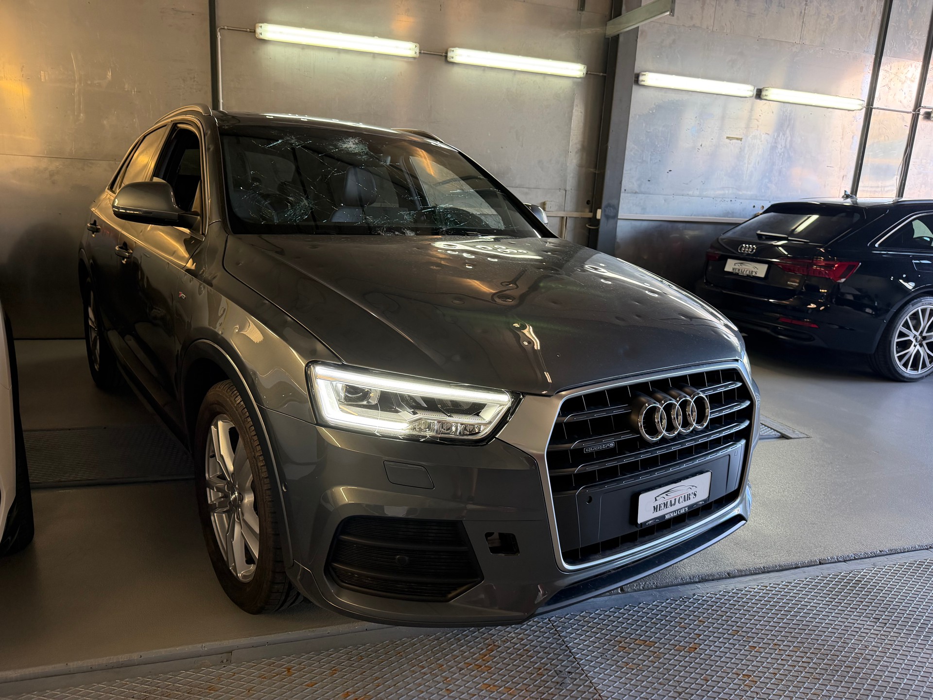 AUDI Q3 2.0 TDI sport quattro S-tronic-showroom-element-2