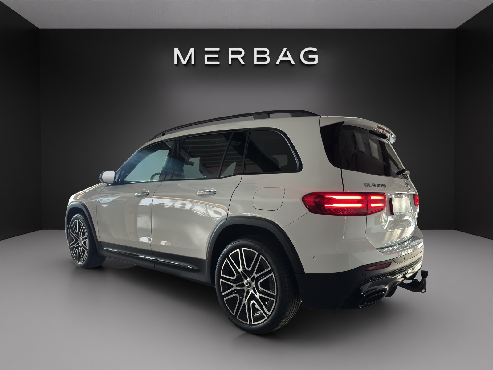 MERCEDES-BENZ GLB 220 4Matic 8G-Tronic-image-3