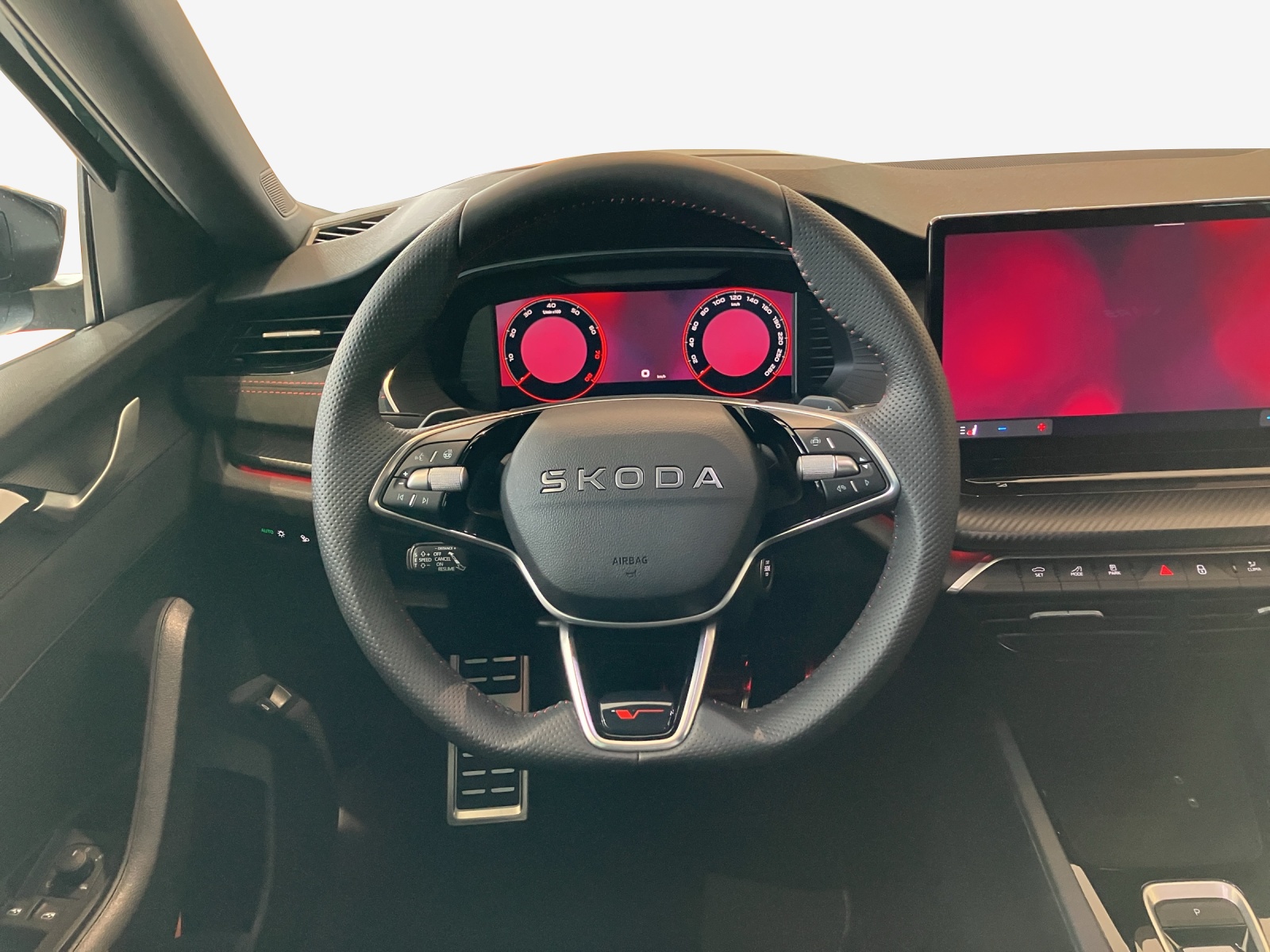 SKODA Octavia Combi 2.0 TSI DSG RS 30 Years Edition-image-9