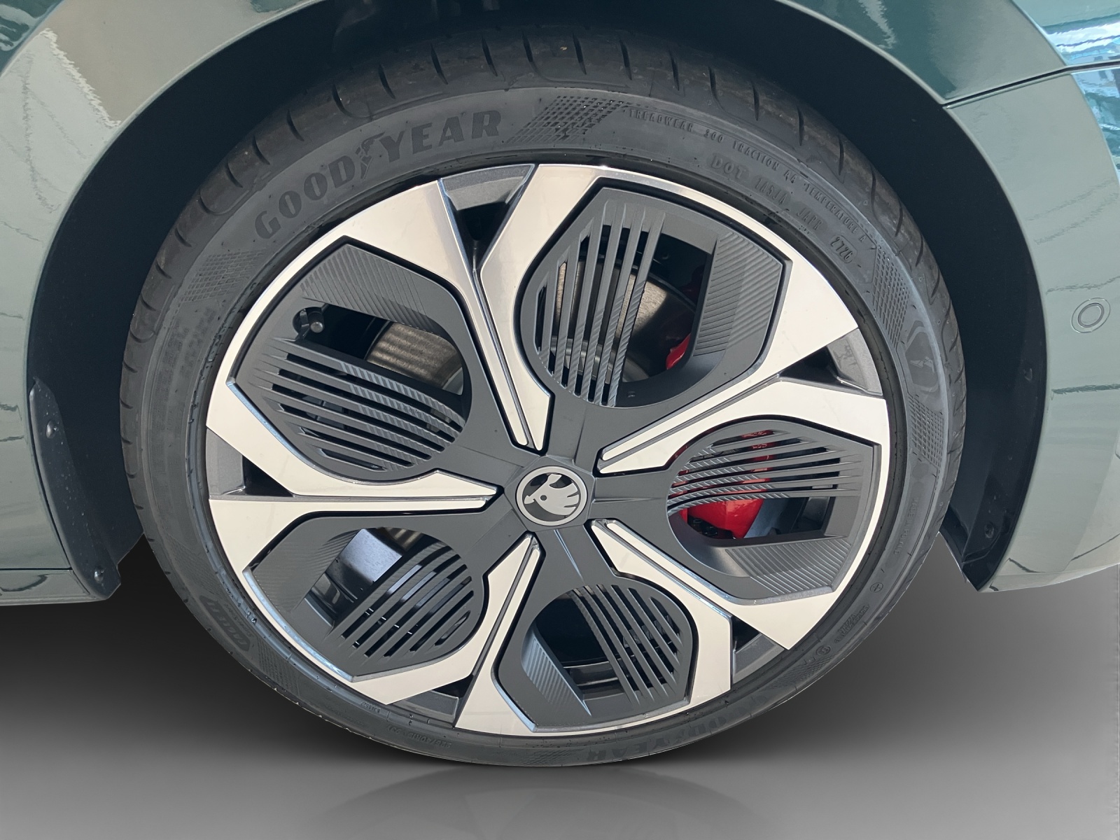 SKODA Octavia Combi 2.0 TSI DSG RS 30 Years Edition-image-13