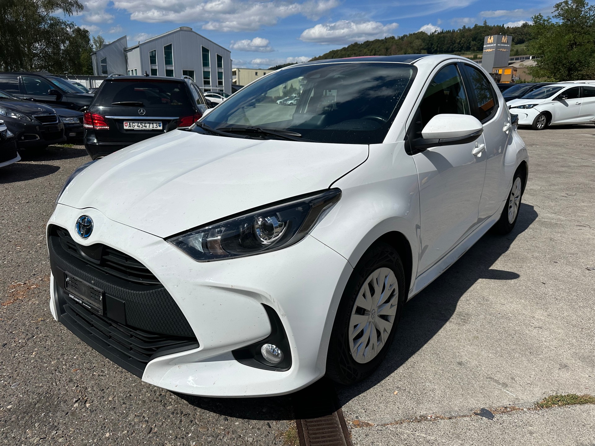 TOYOTA Yaris 1.5 Comfort e-CVT-image-9