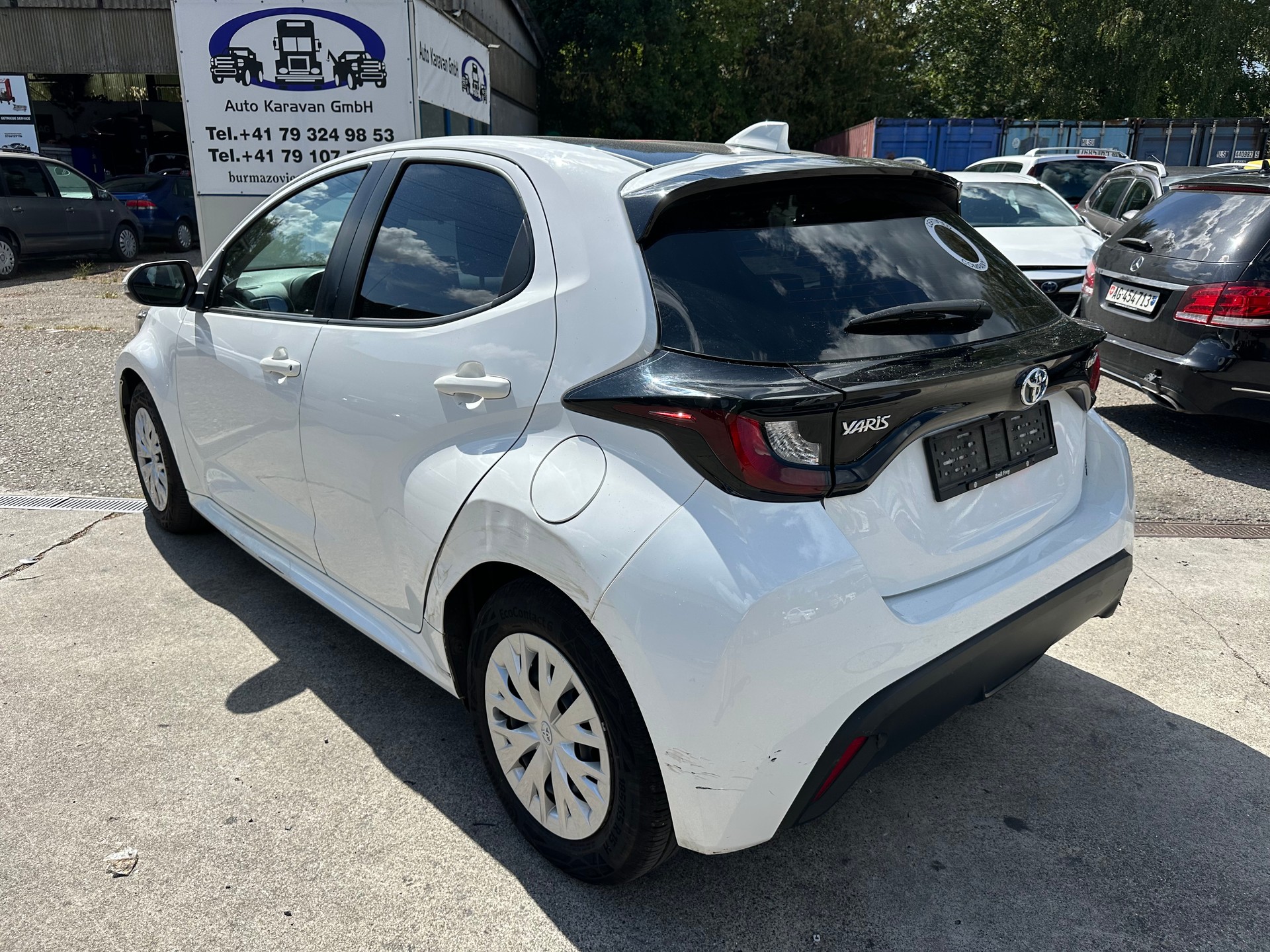 TOYOTA Yaris 1.5 Comfort e-CVT-image-3