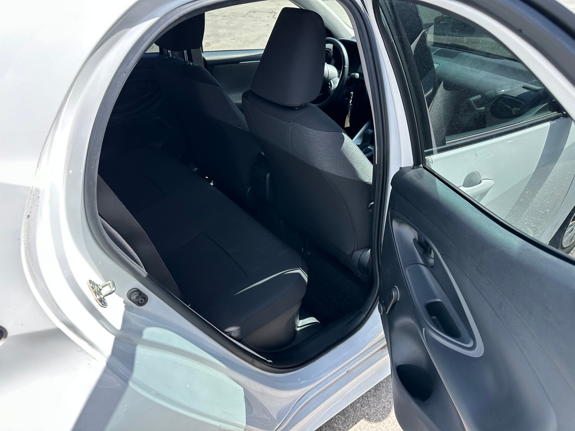 TOYOTA Yaris 1.5 Comfort e-CVT-image-11