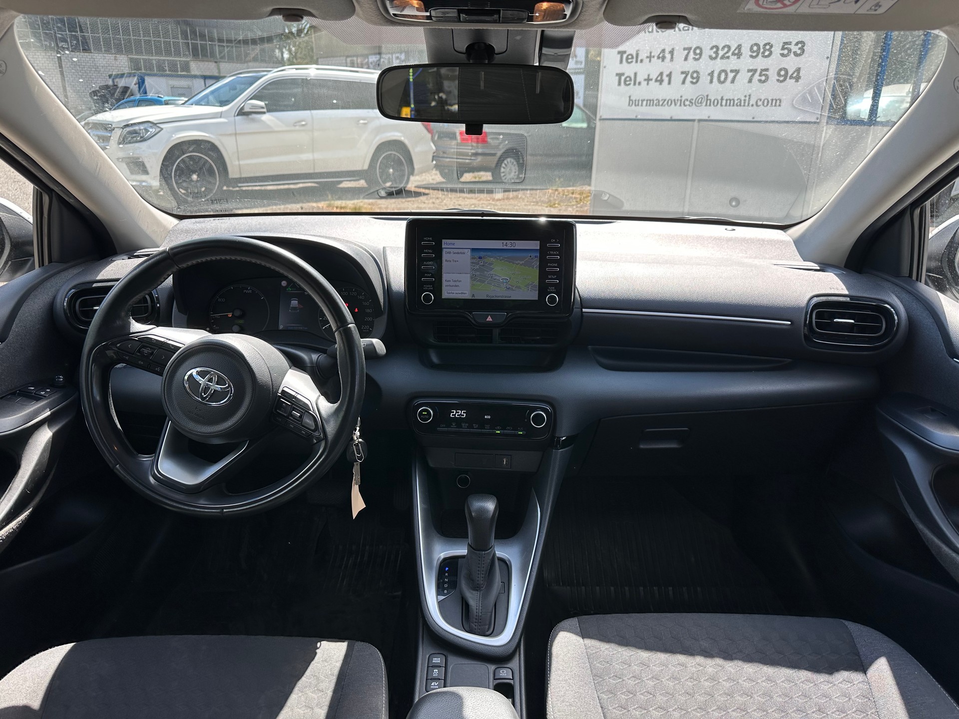 TOYOTA Yaris 1.5 Comfort e-CVT-image-10