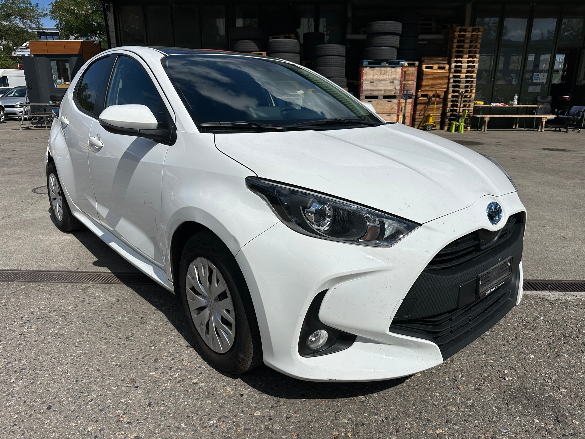TOYOTA Yaris 1.5 Comfort e-CVT-image-1