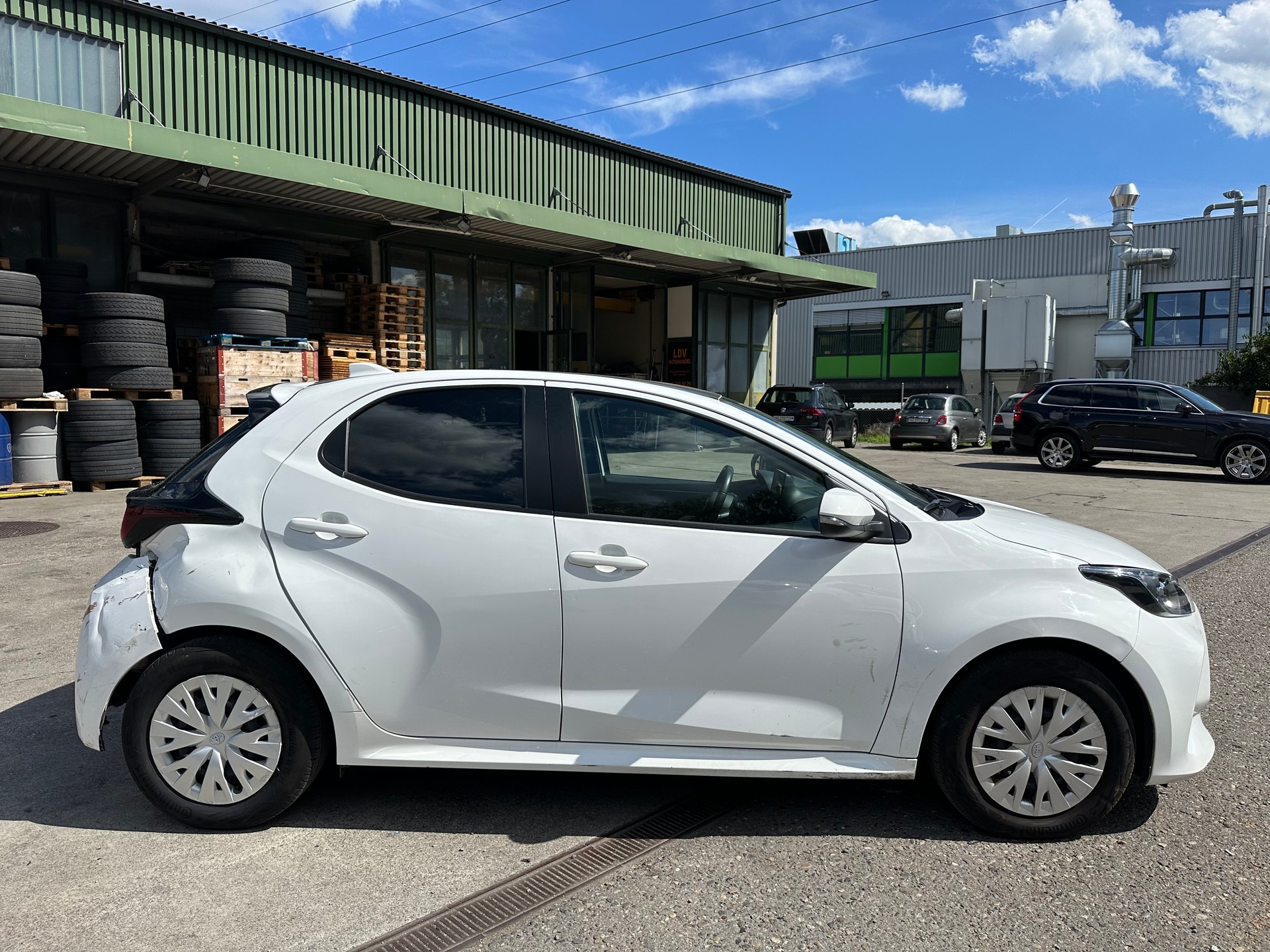 TOYOTA Yaris 1.5 Comfort e-CVT-image-2