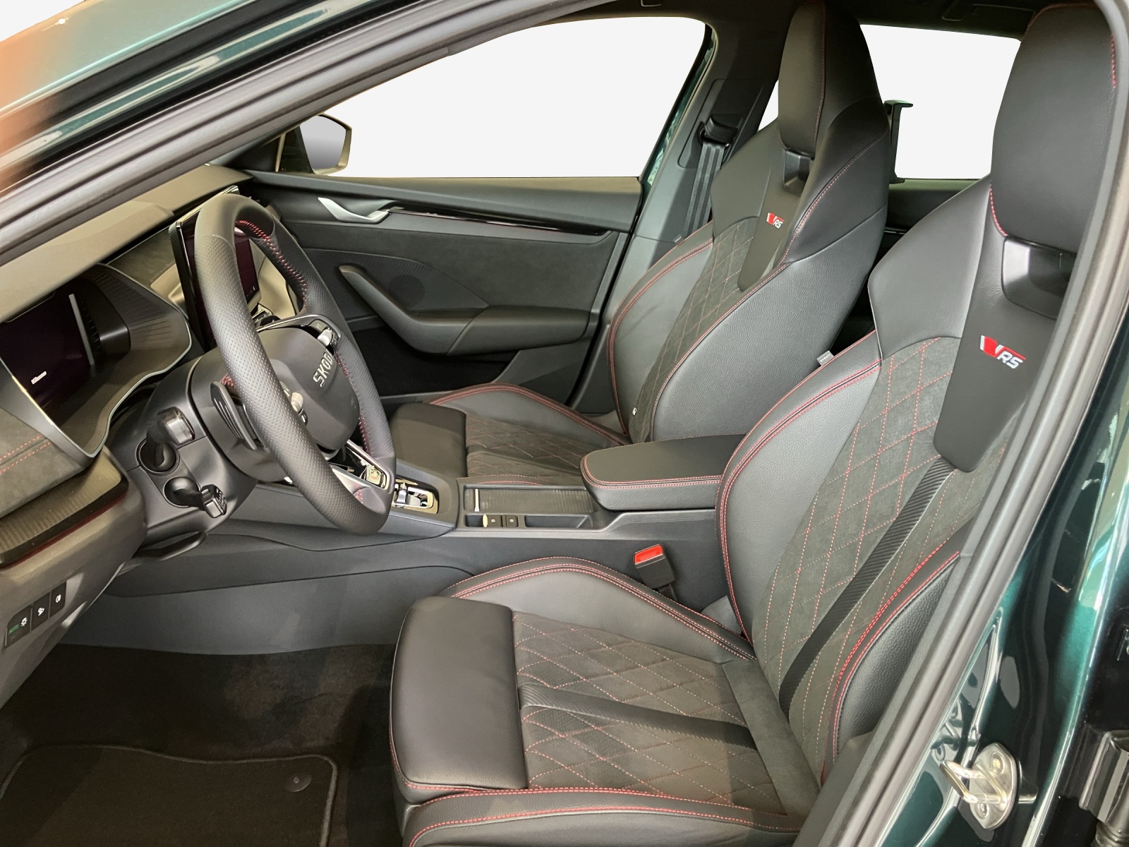 SKODA Octavia Combi 2.0 TSI DSG RS 30 Years Edition-image-10