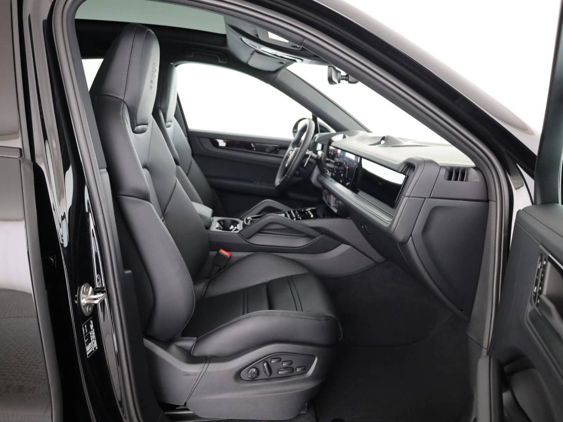 PORSCHE Cayenne E-Hybrid Coupé Black Edition-image-15
