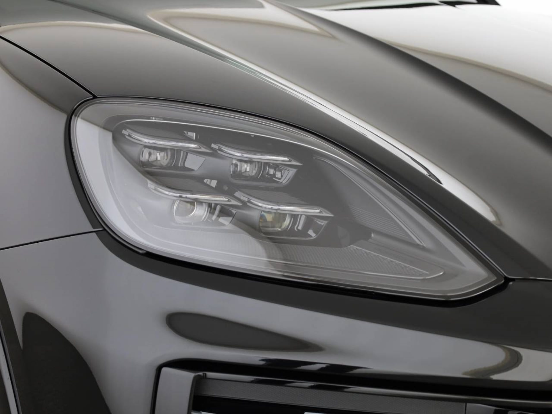PORSCHE Cayenne E-Hybrid Coupé Black Edition-image-7