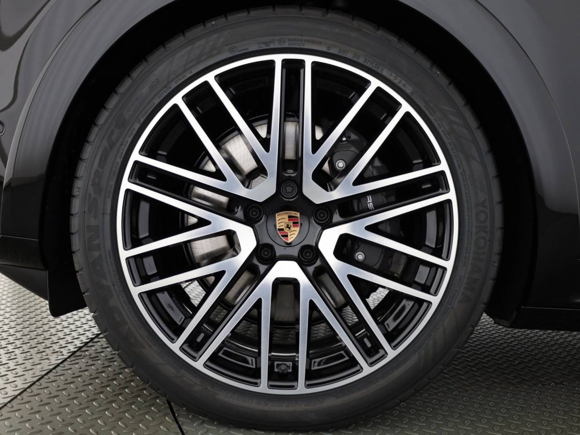 PORSCHE Cayenne E-Hybrid Coupé Black Edition-image-8