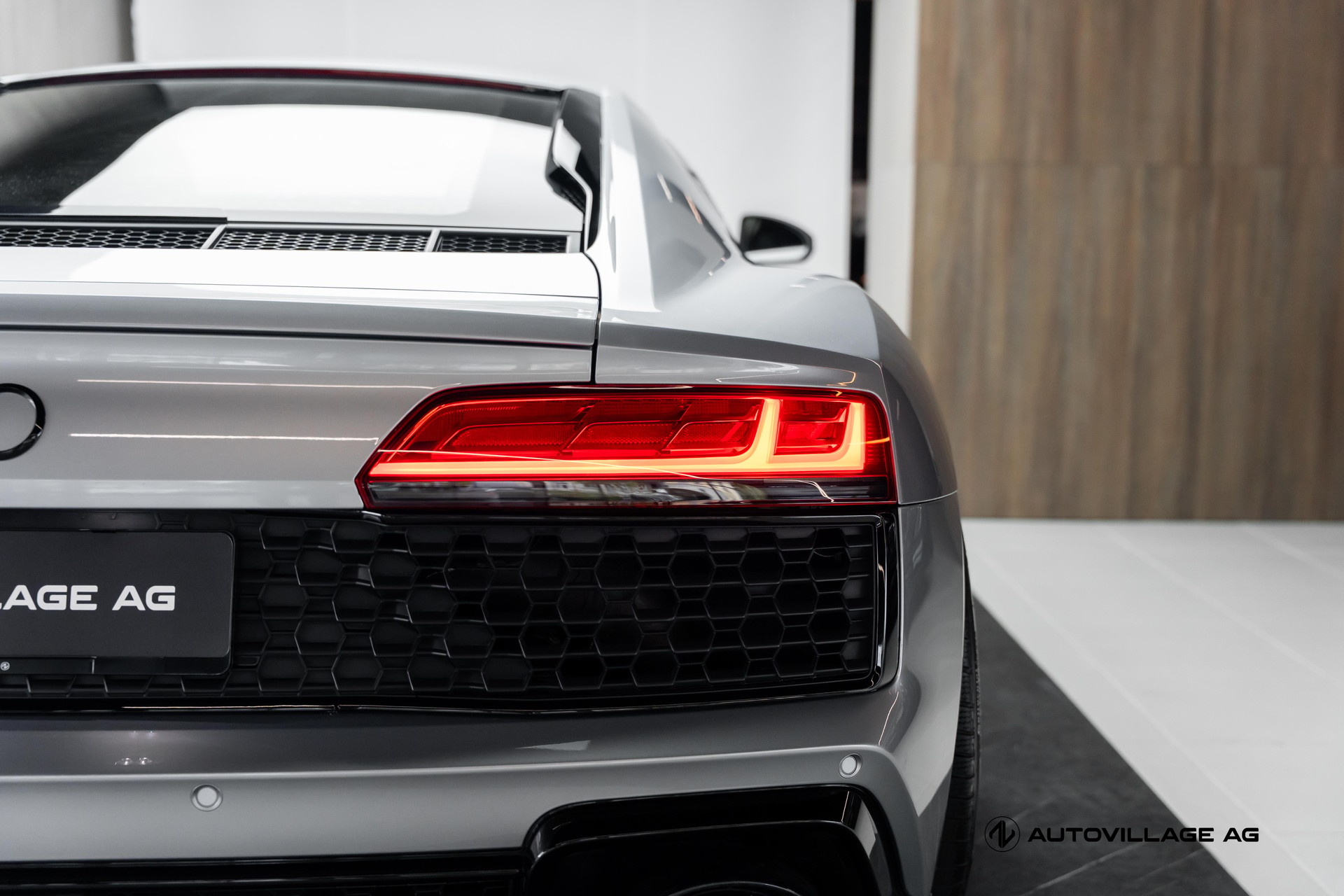 AUDI R8 Coupé RWD S-Tronic-image-27