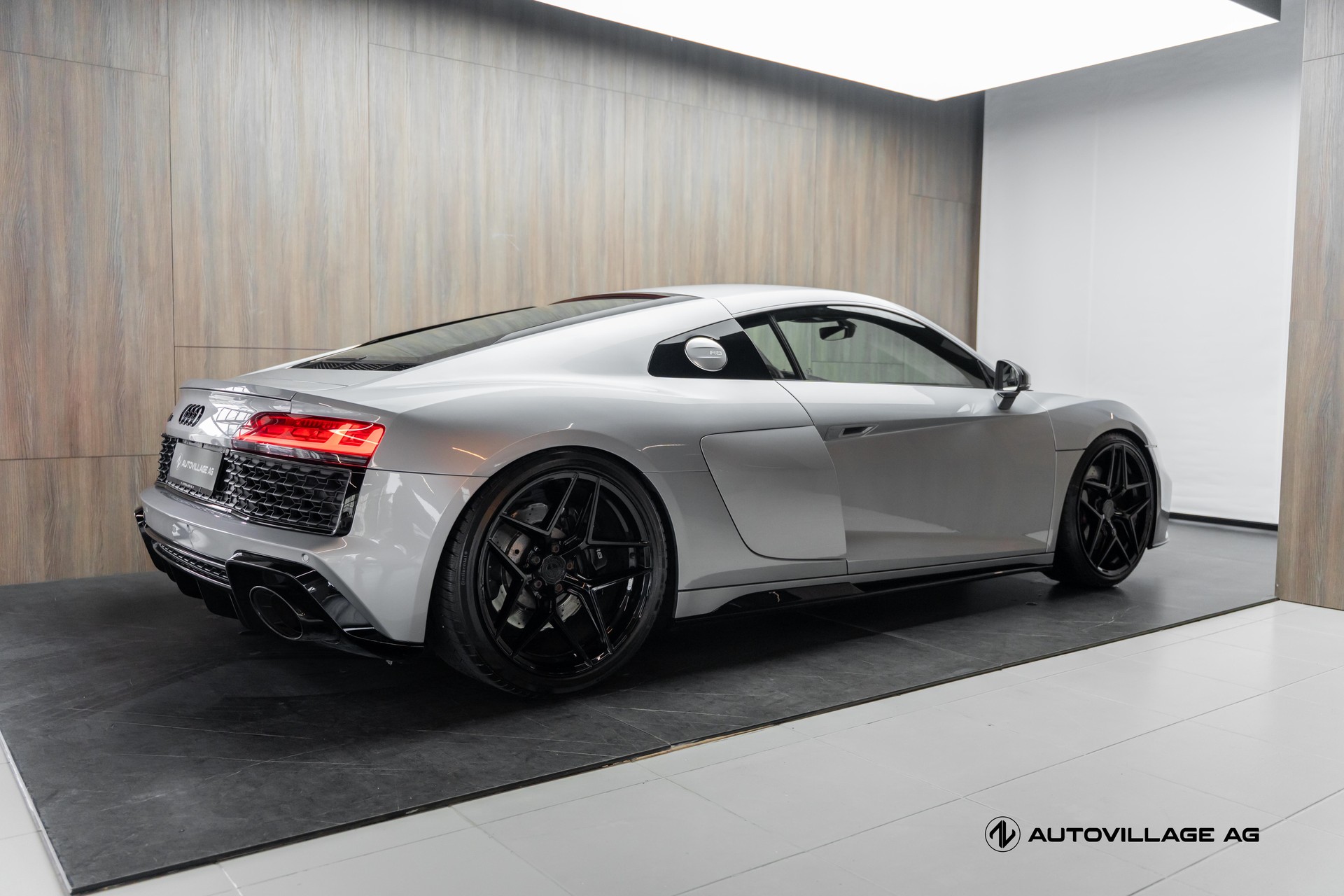 AUDI R8 Coupé RWD S-Tronic-showroom-element-1