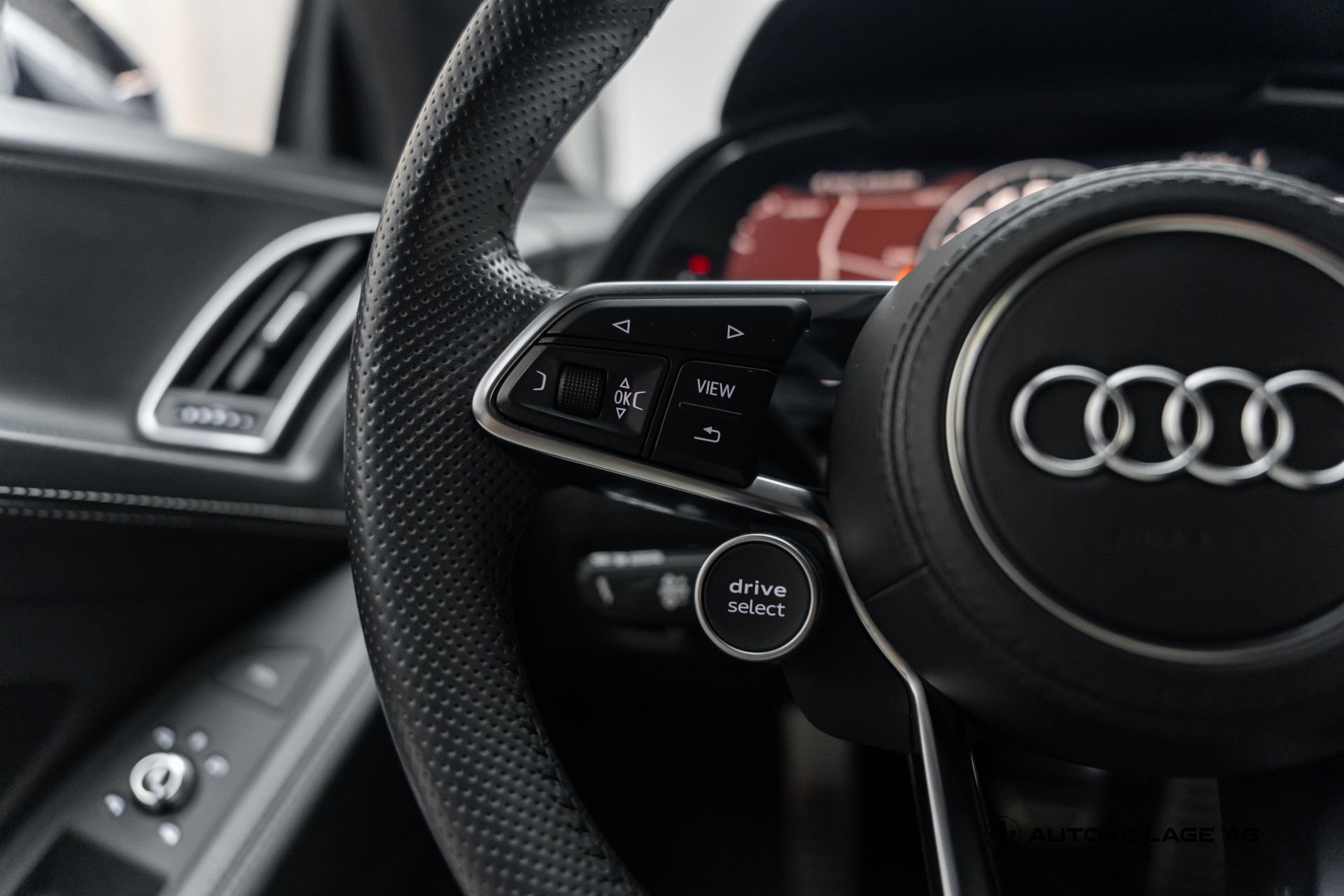 AUDI R8 Coupé RWD S-Tronic-image-18