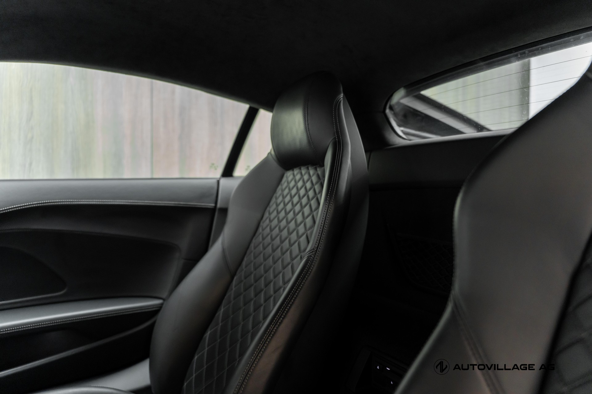 AUDI R8 Coupé RWD S-Tronic-image-5