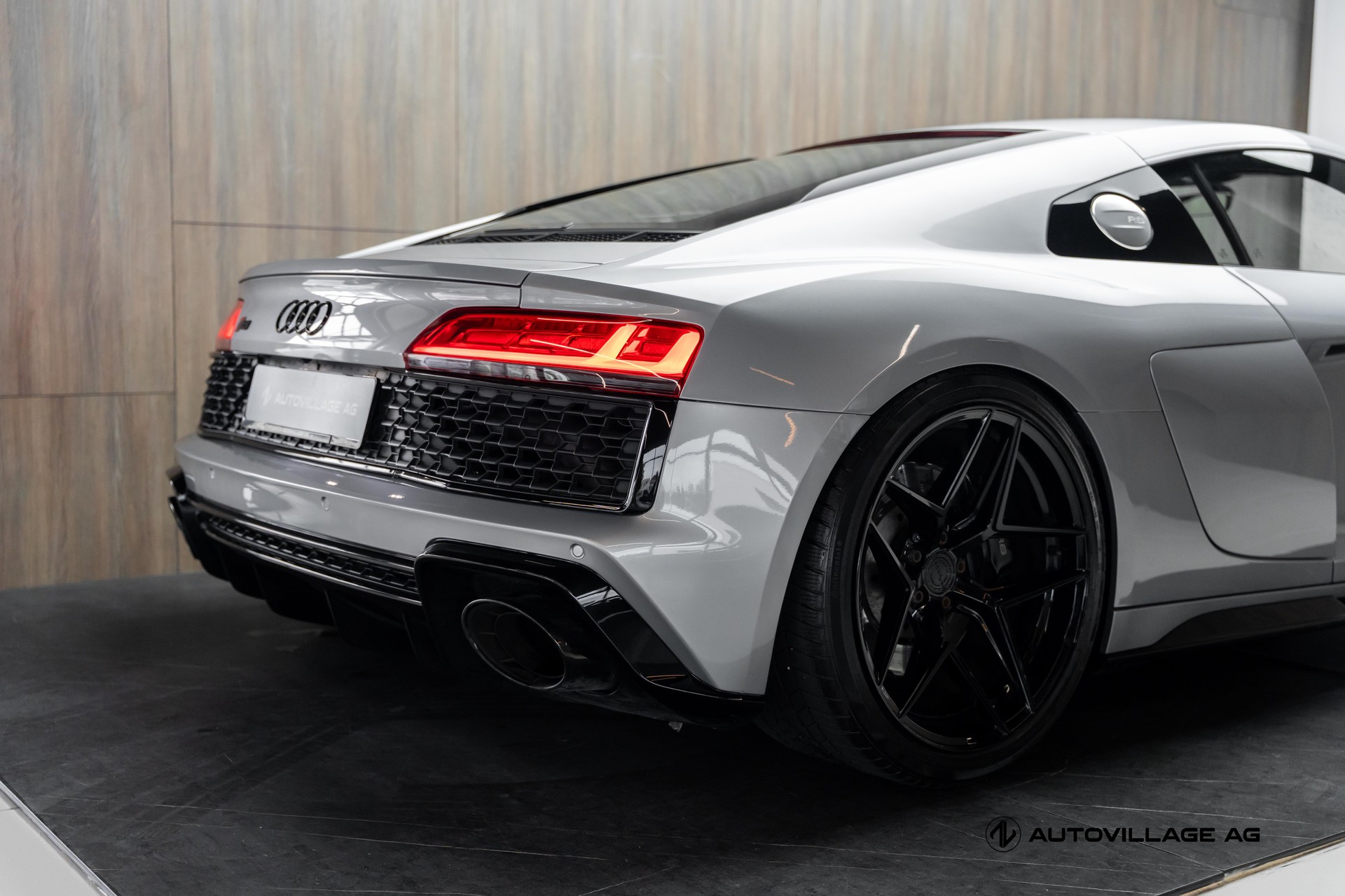 AUDI R8 Coupé RWD S-Tronic-image-26